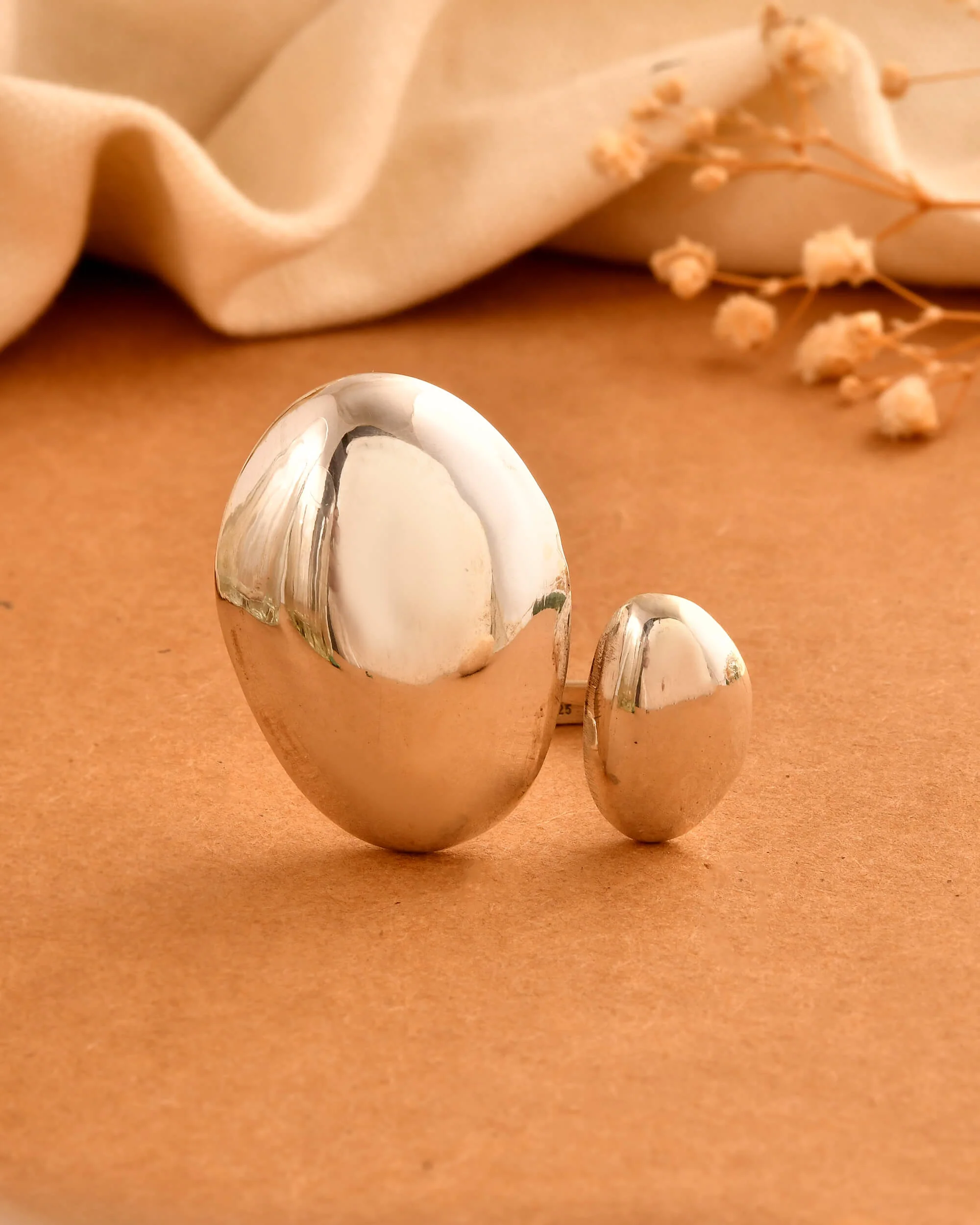 Akar Oval Ring