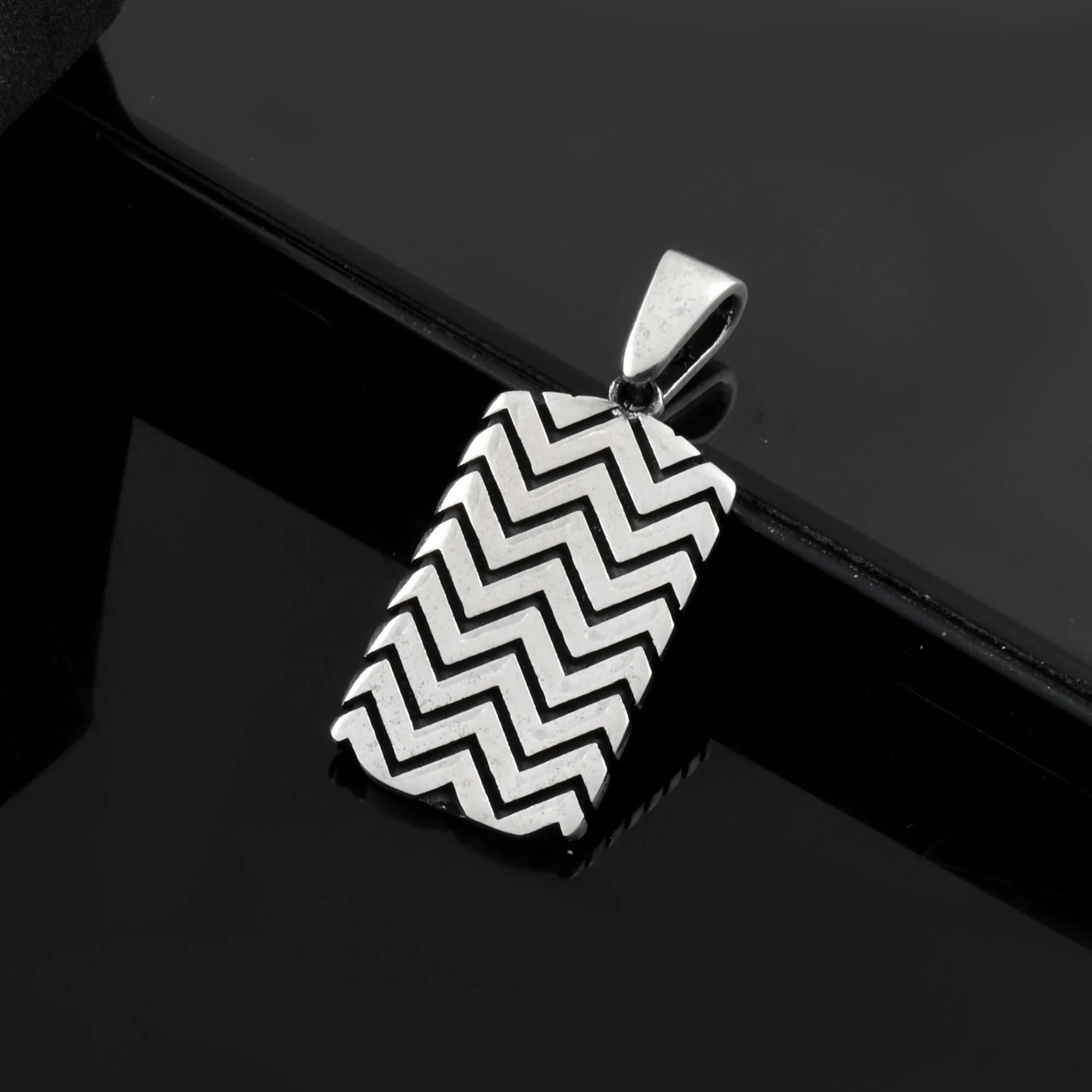 Amuket Mens silver pendant