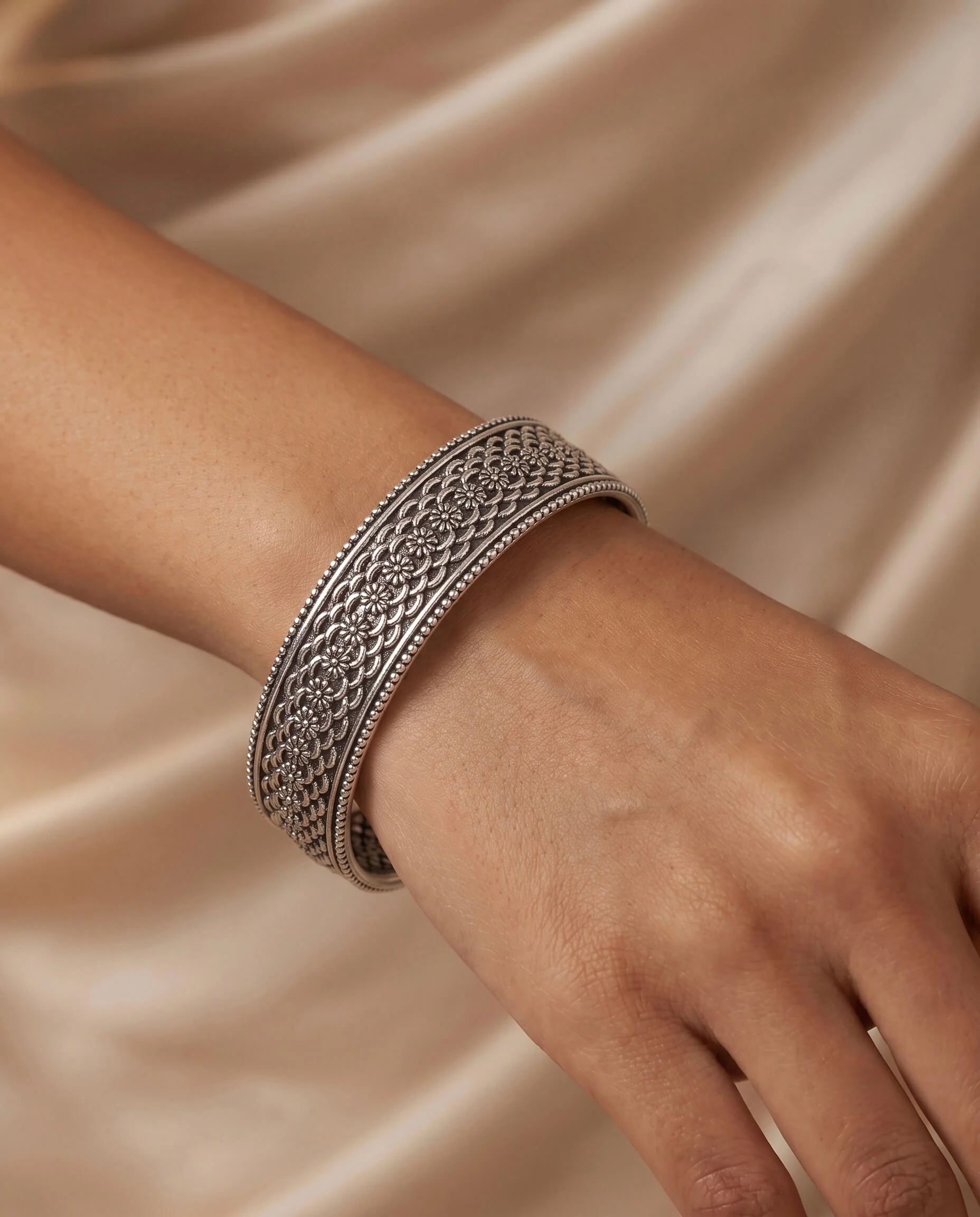 avnika silver bangle - Image 3