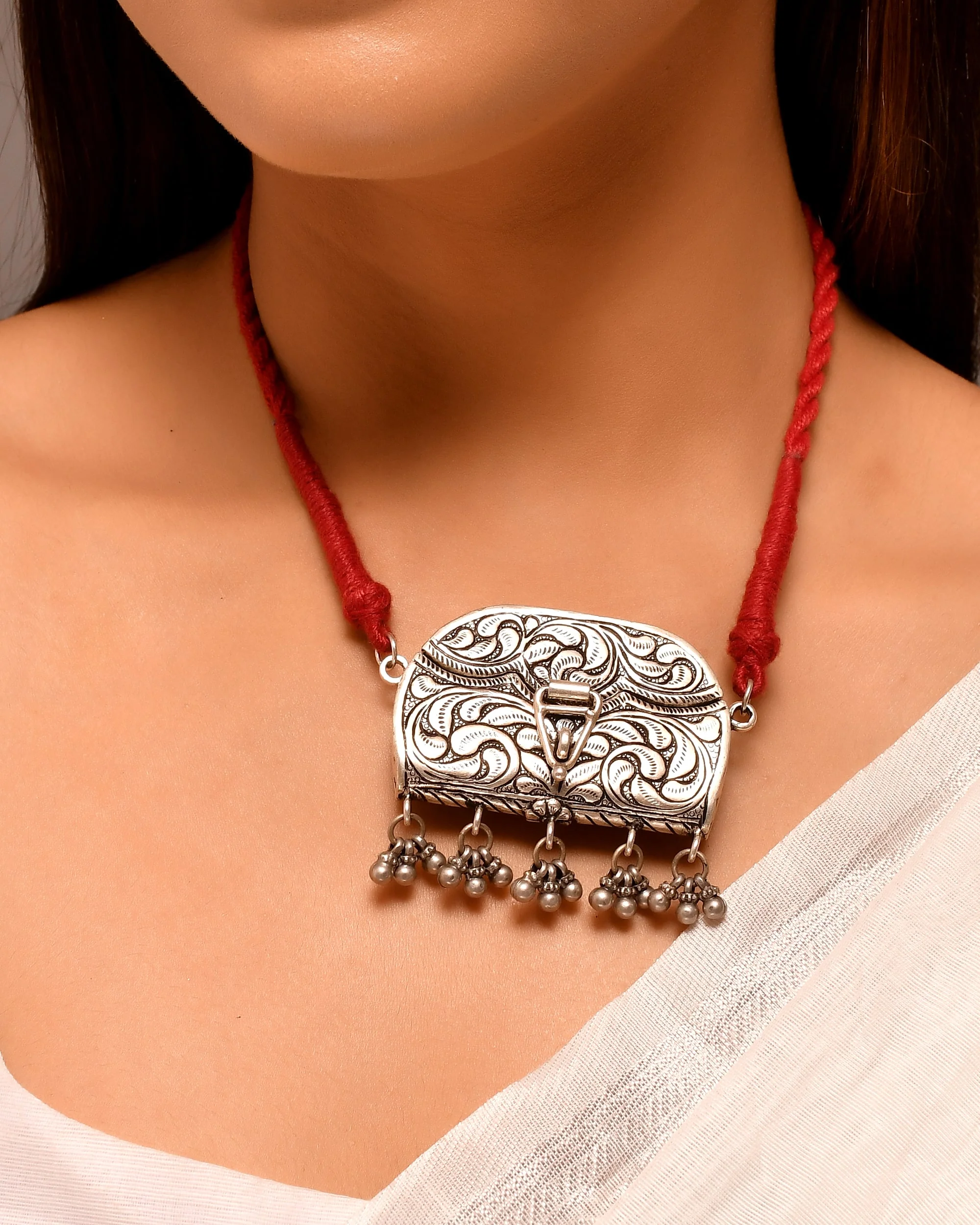 Batua silver necklace