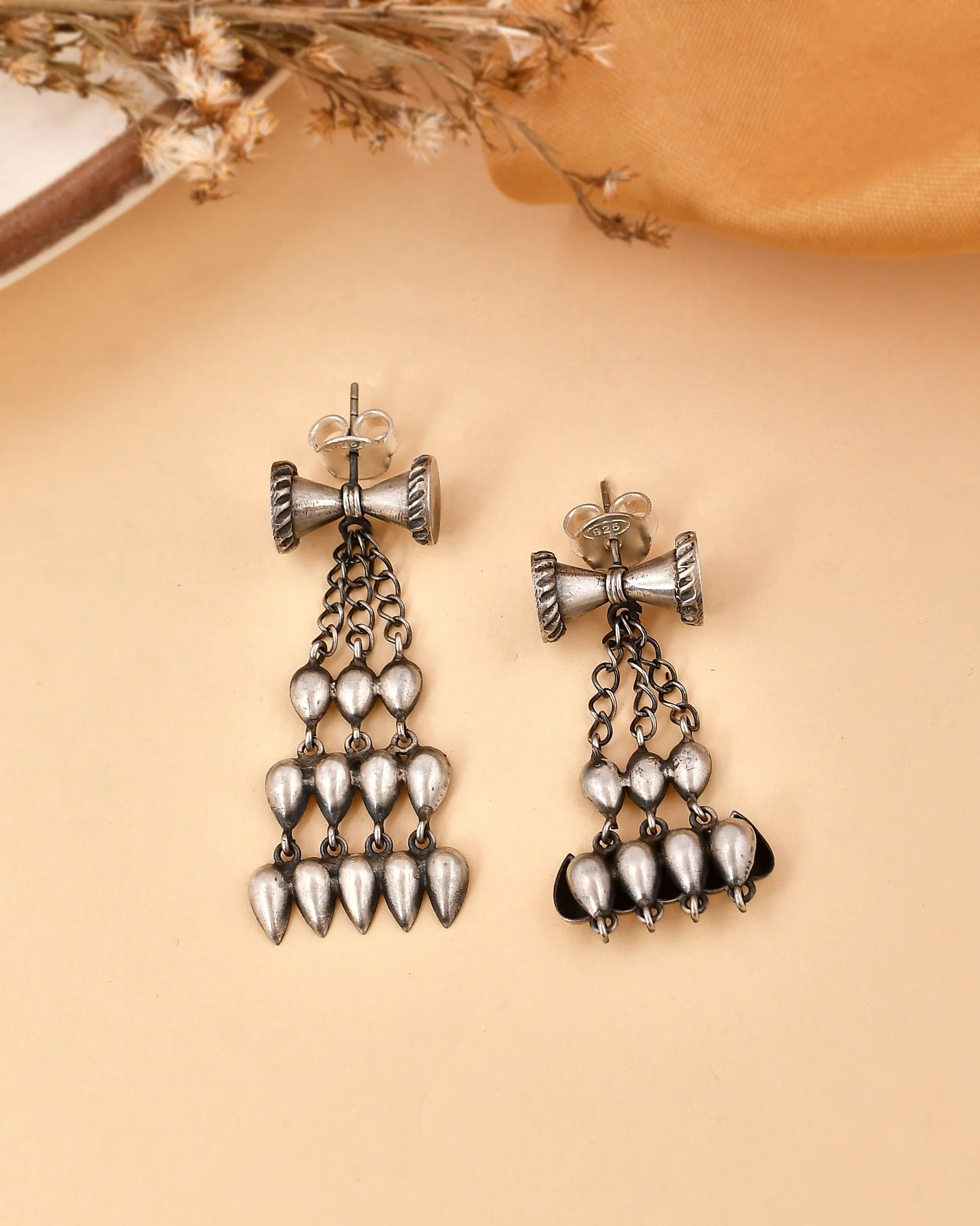 Damru long silver earrings - Image 3