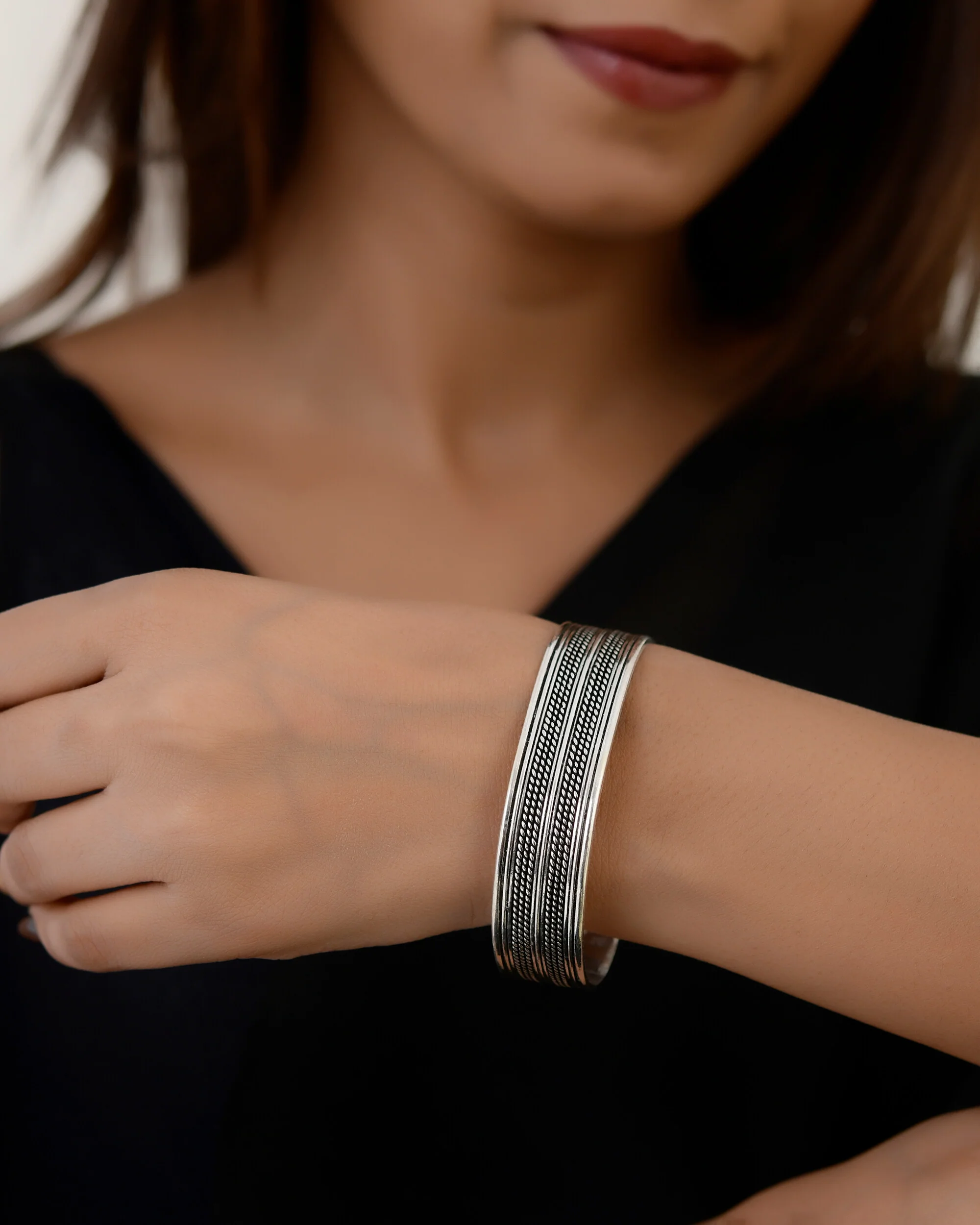 Eesha Silver Bangle