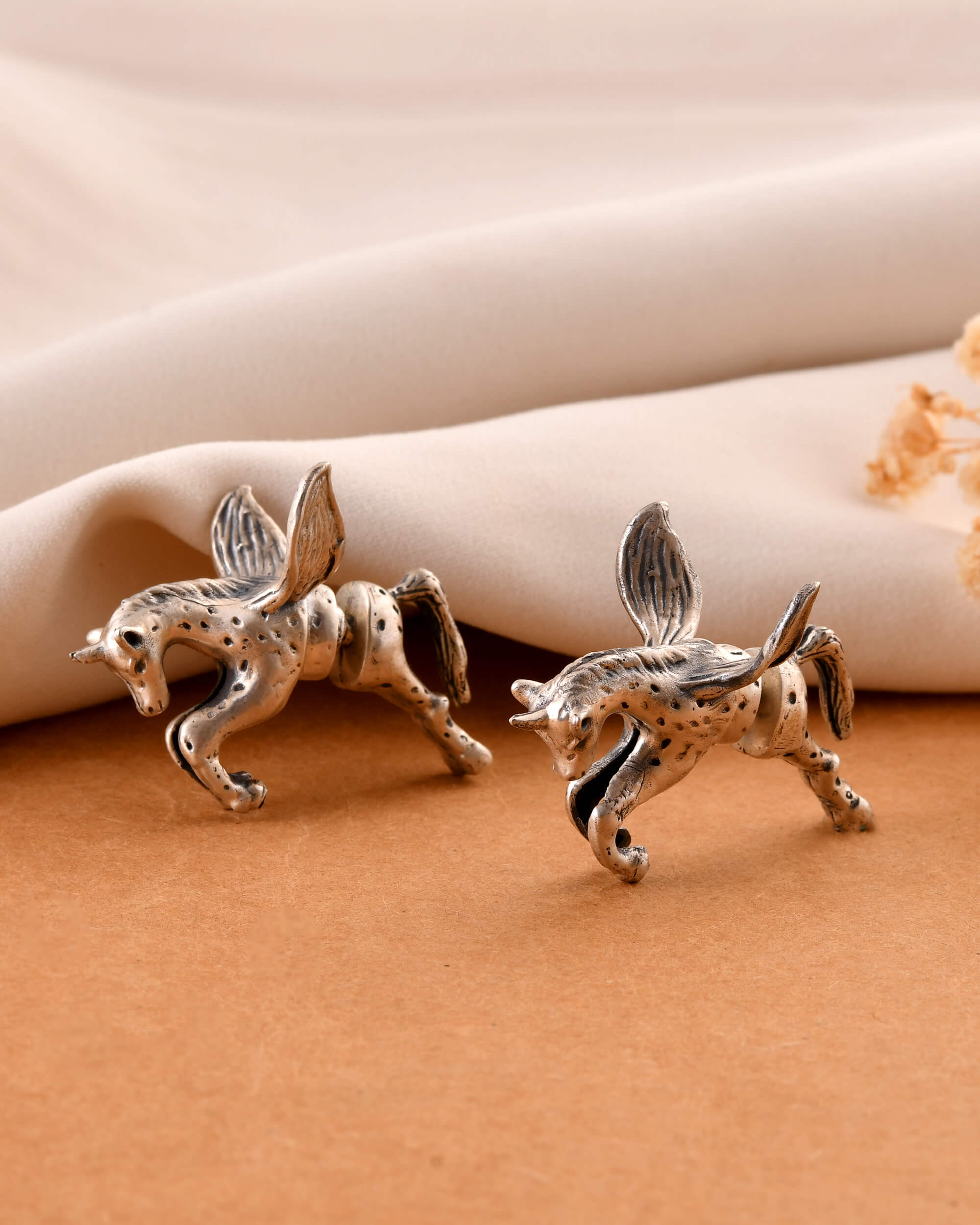 Fulhari silver studs