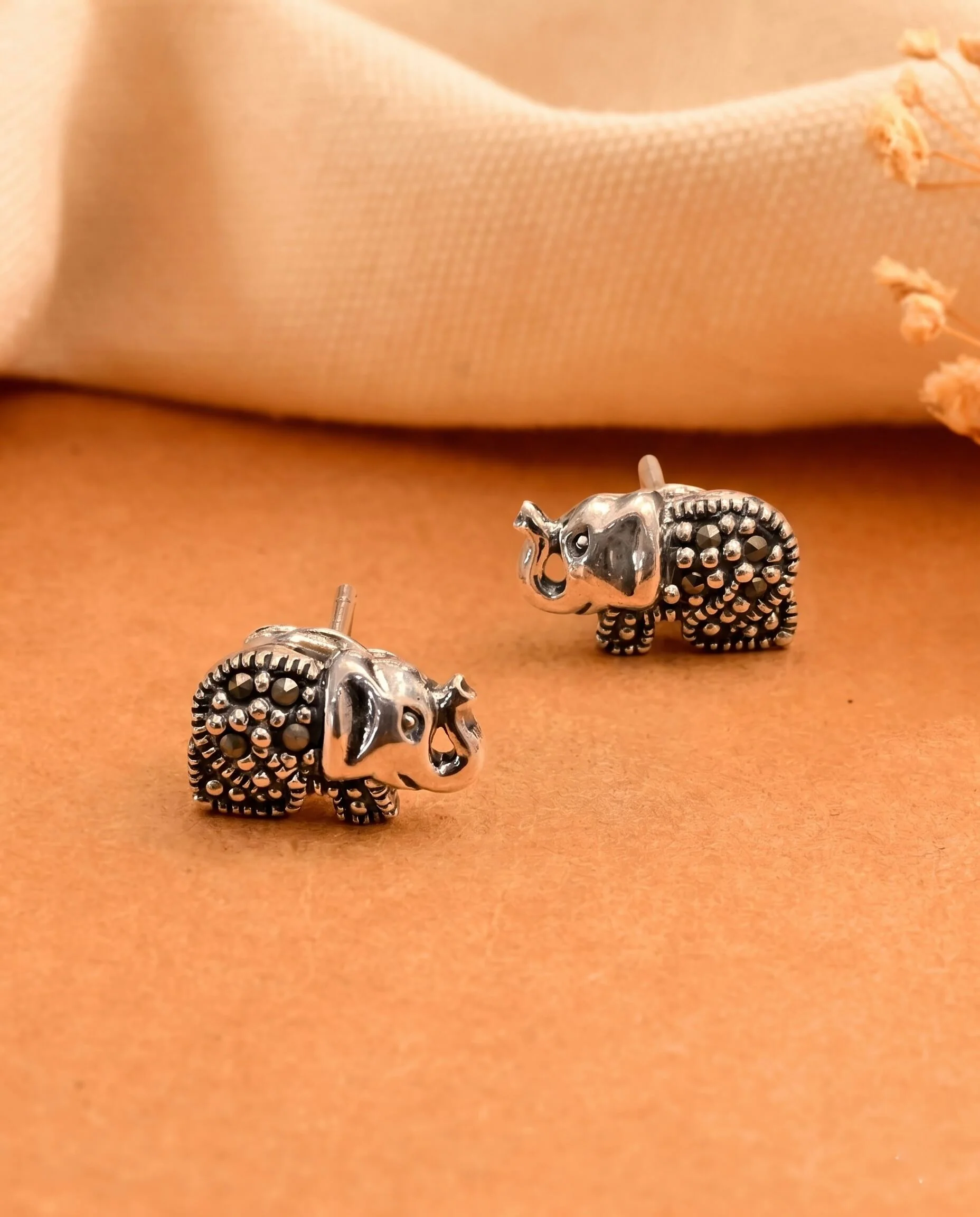 Gaja Silver Stud