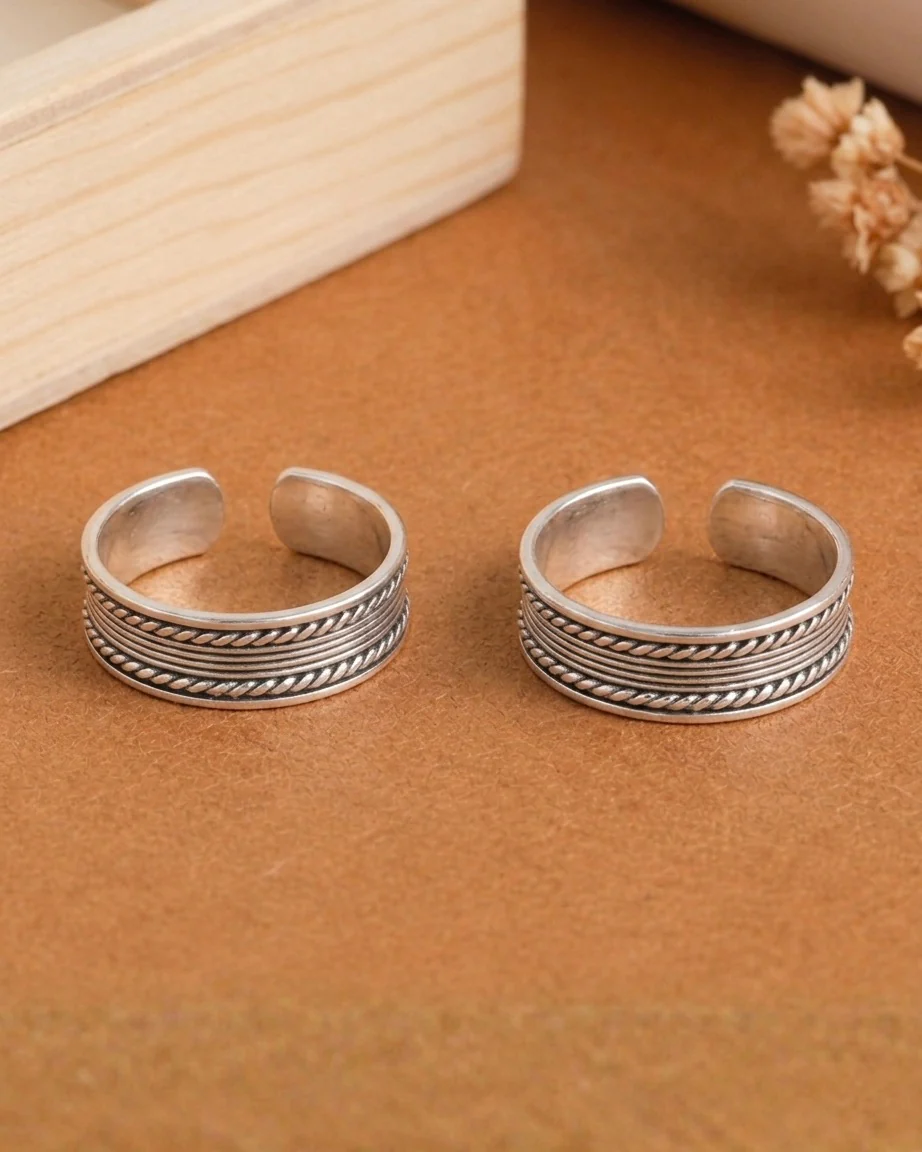Giva silver thumb ring