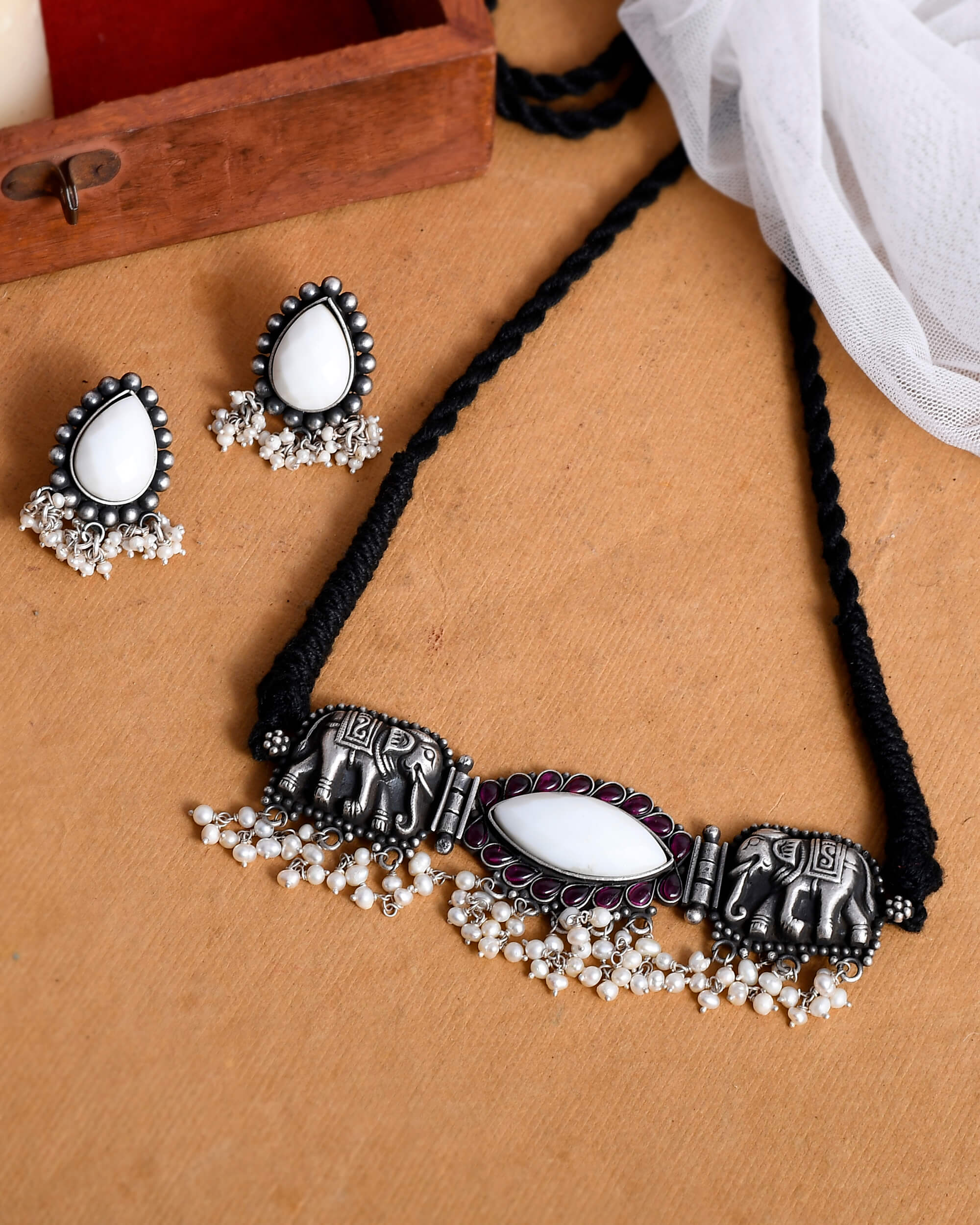 Hathi Silver Choker With Earrings - Image 3