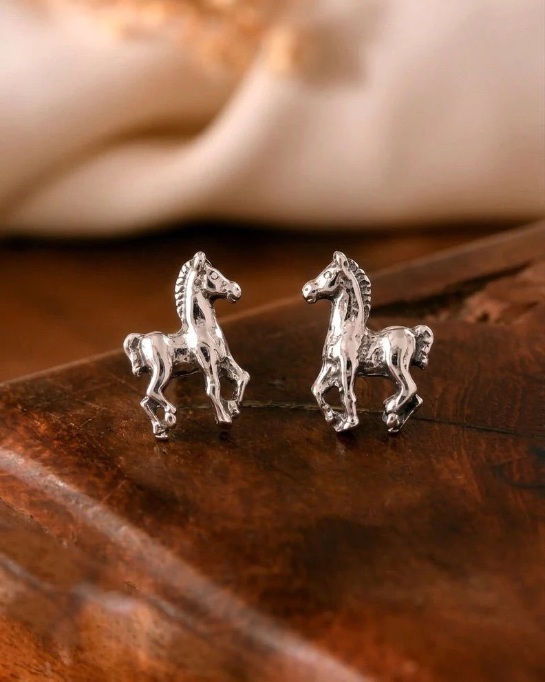 Hawa Hawai Silver Studs