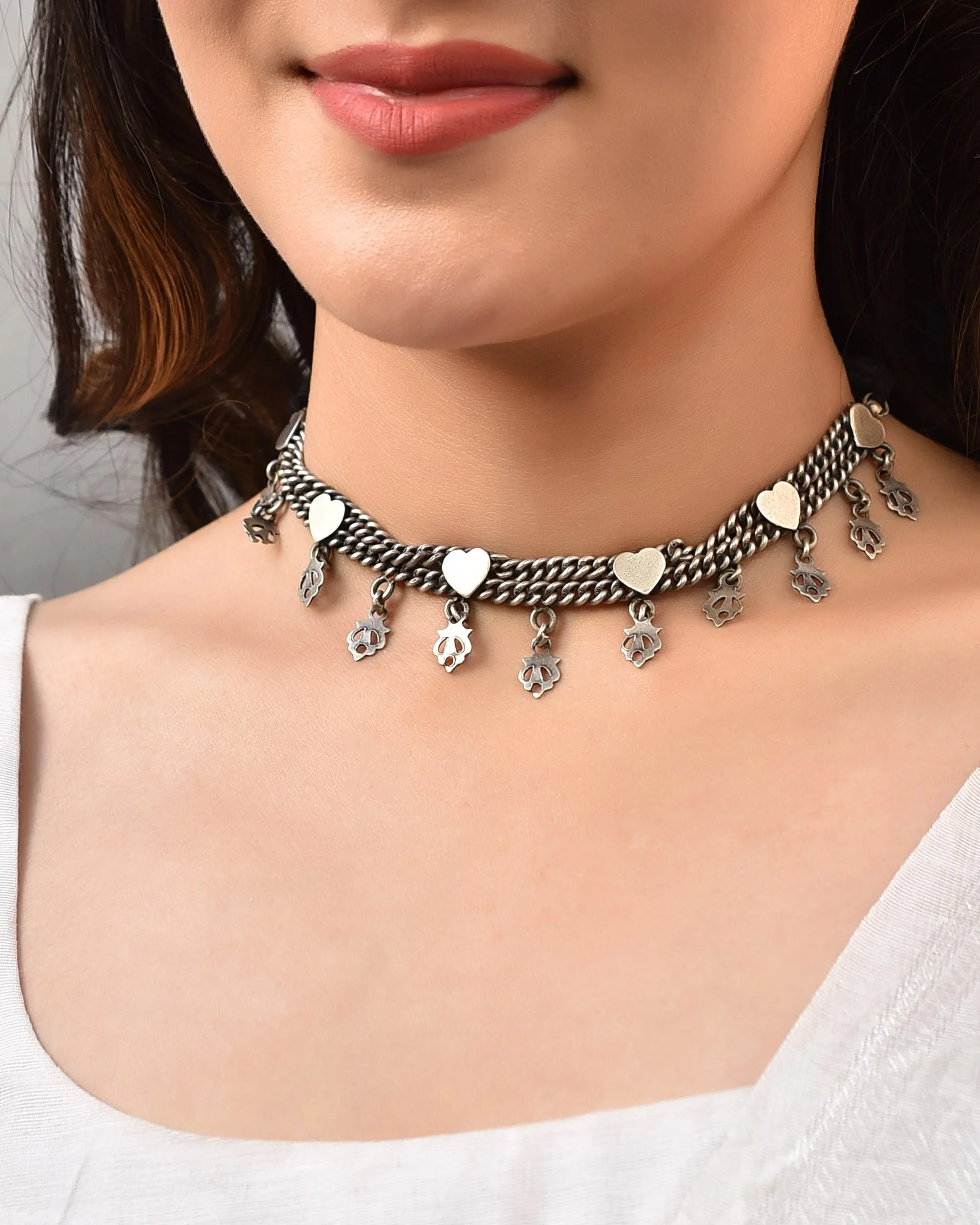Heart Silver line choker Necklace - Image 3
