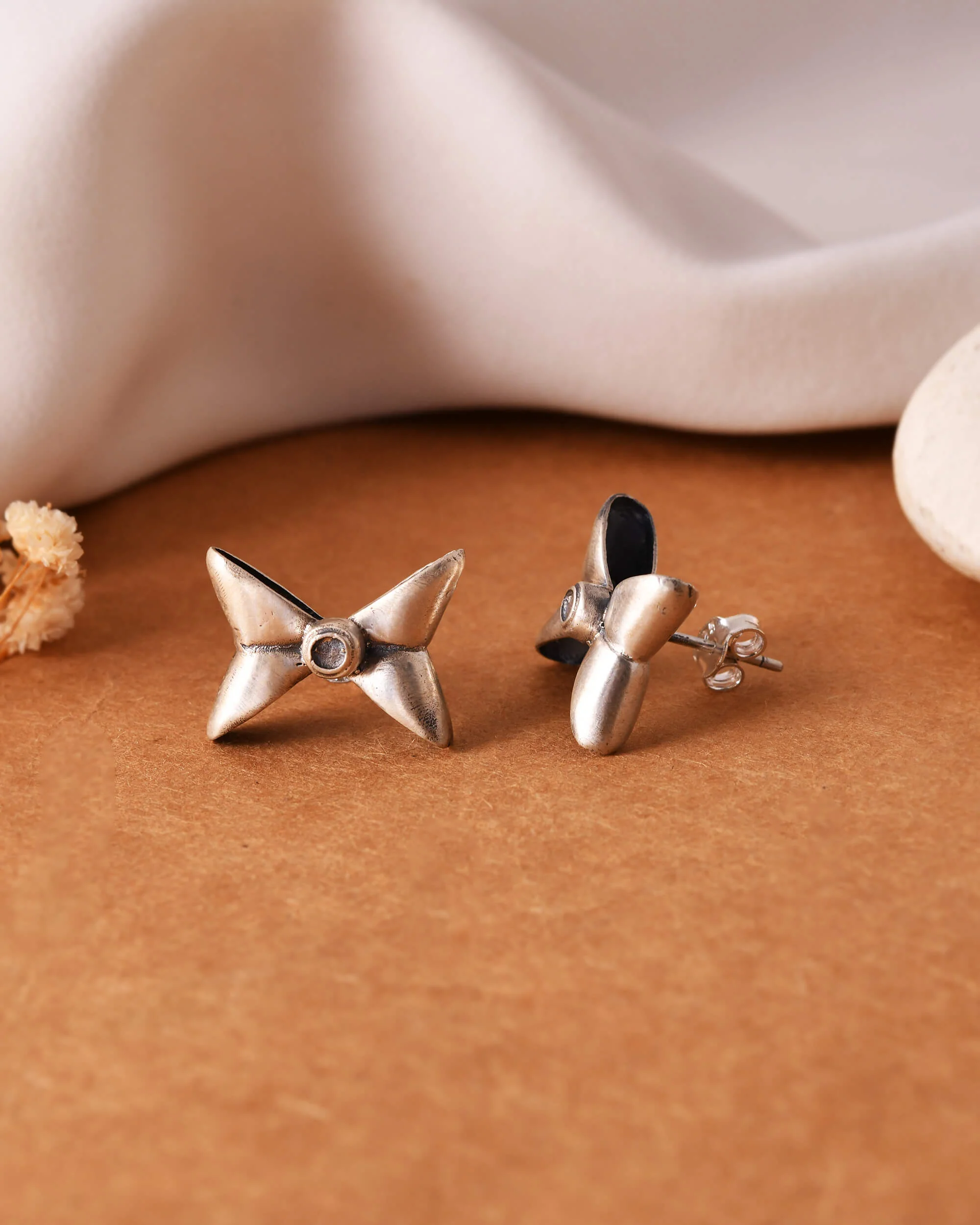 High bow silver earring studs - Image 3