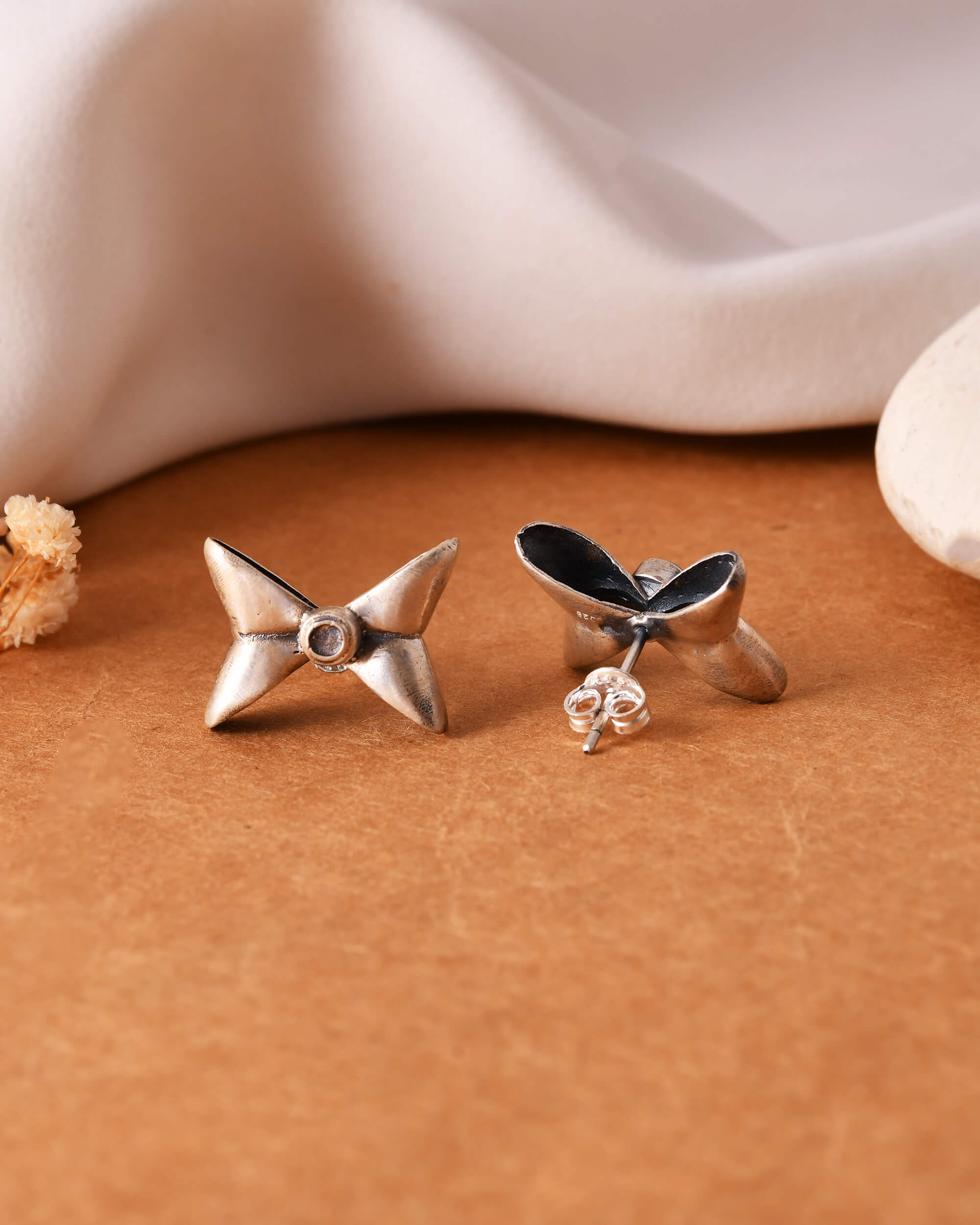 High bow silver earring studs - Image 4
