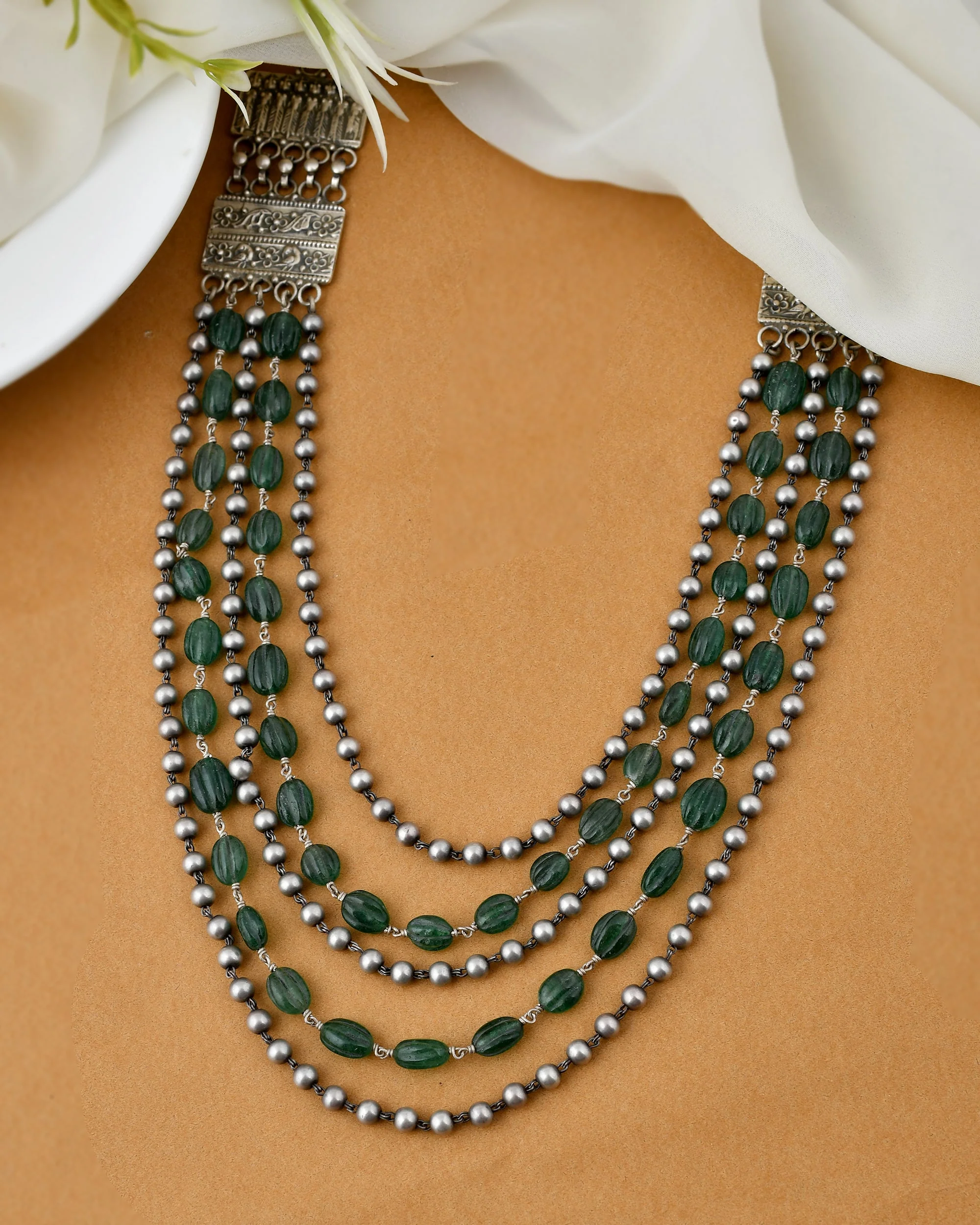 Iraa silver green bead necklace - Image 3