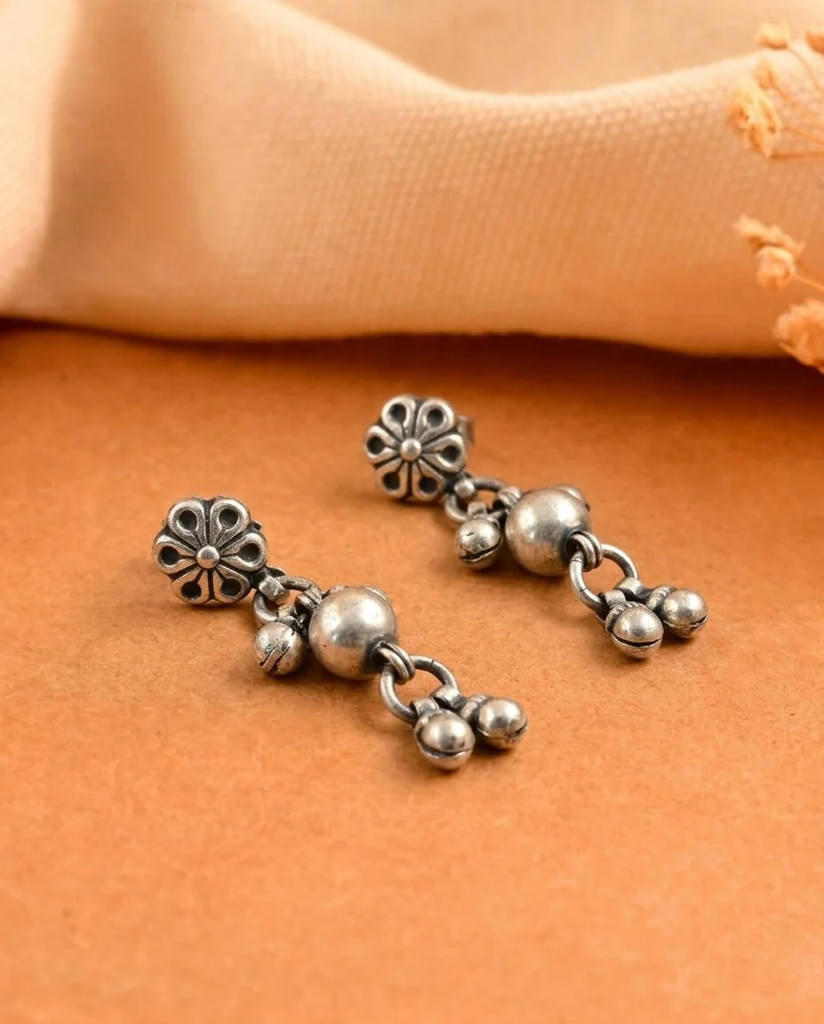 Kriti Silver Earrings - Image 3