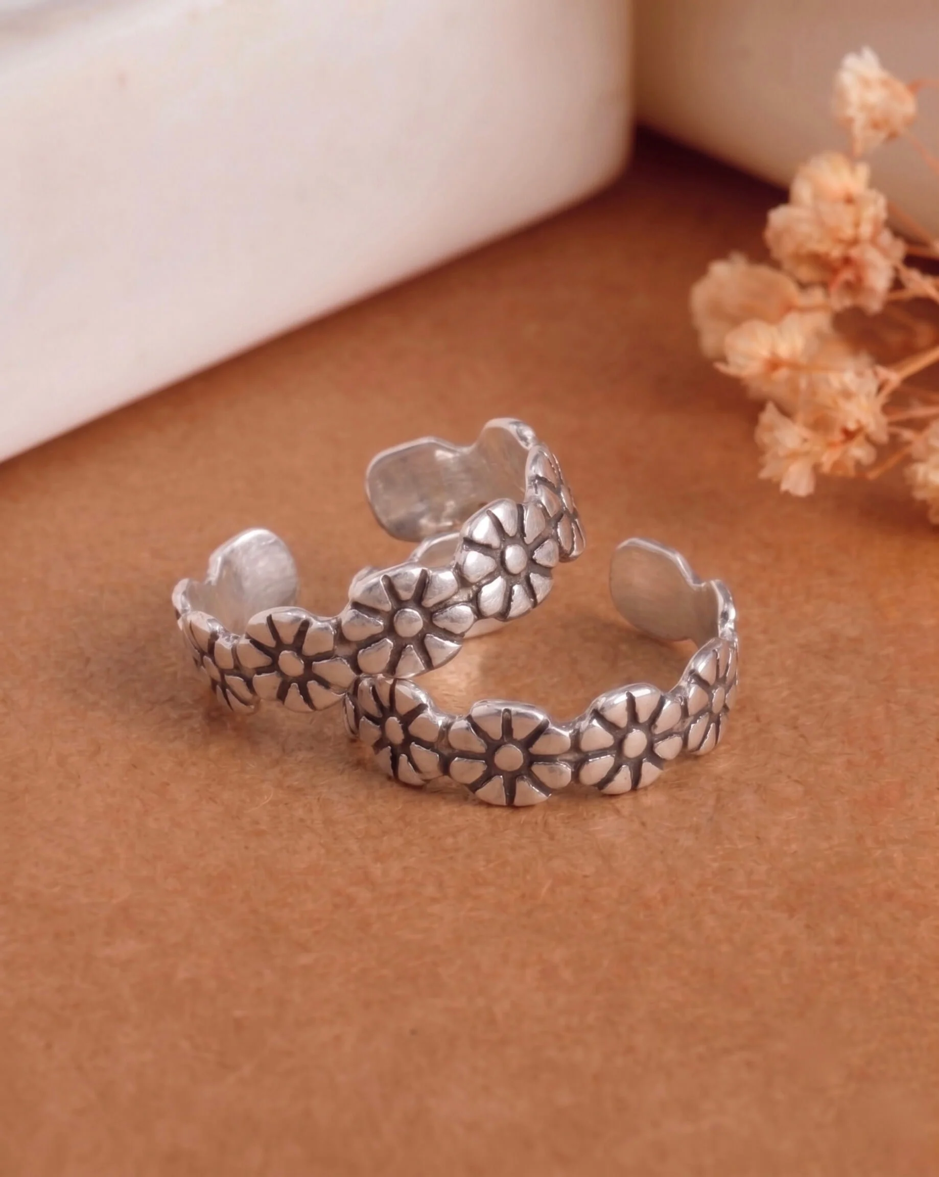 Kusum Silver Toe Ring - Image 3