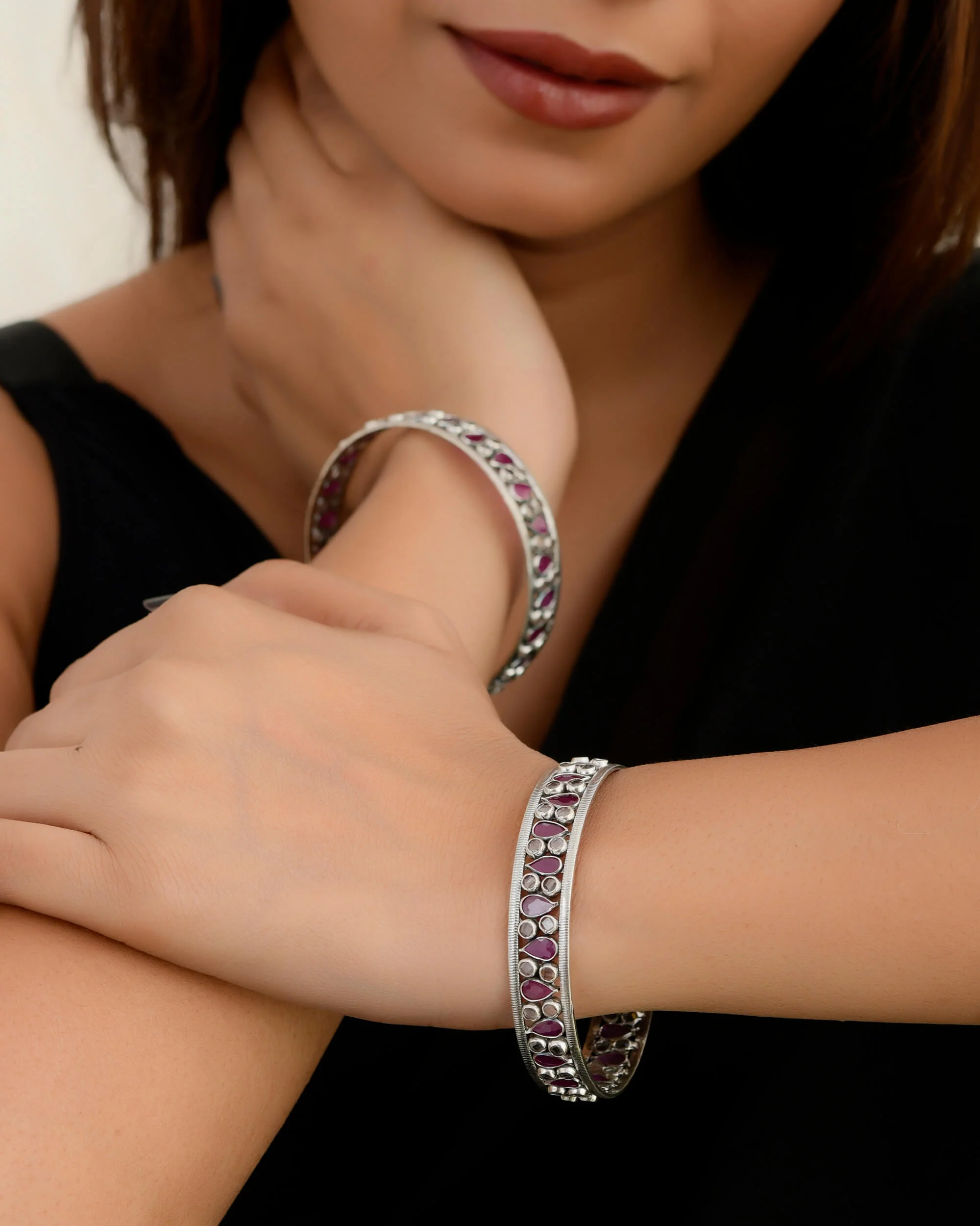 Laal Silver Bangle with cut stones - Image 2