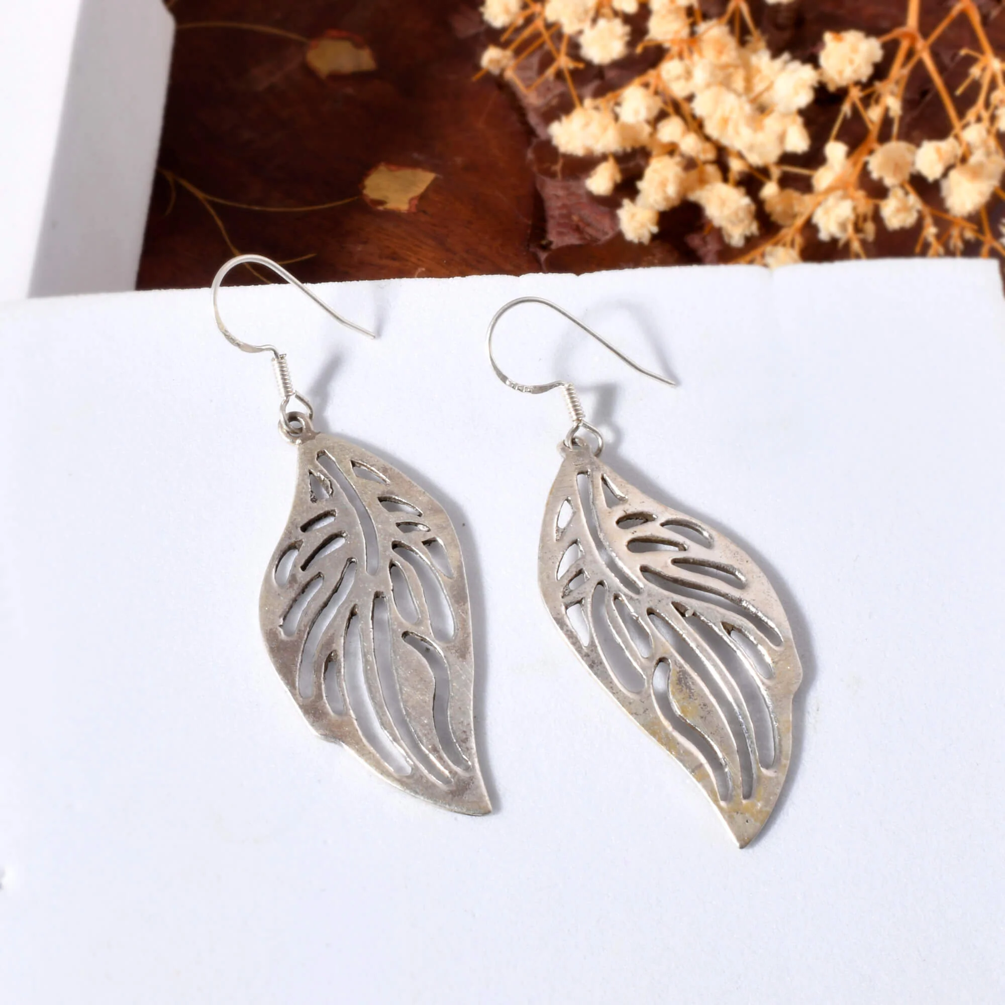 Leaf Carved silver earrings - Image 3