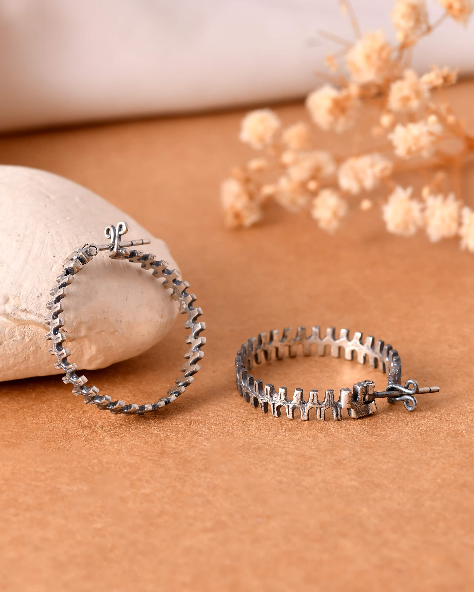 Light weight silver hoops - Image 4