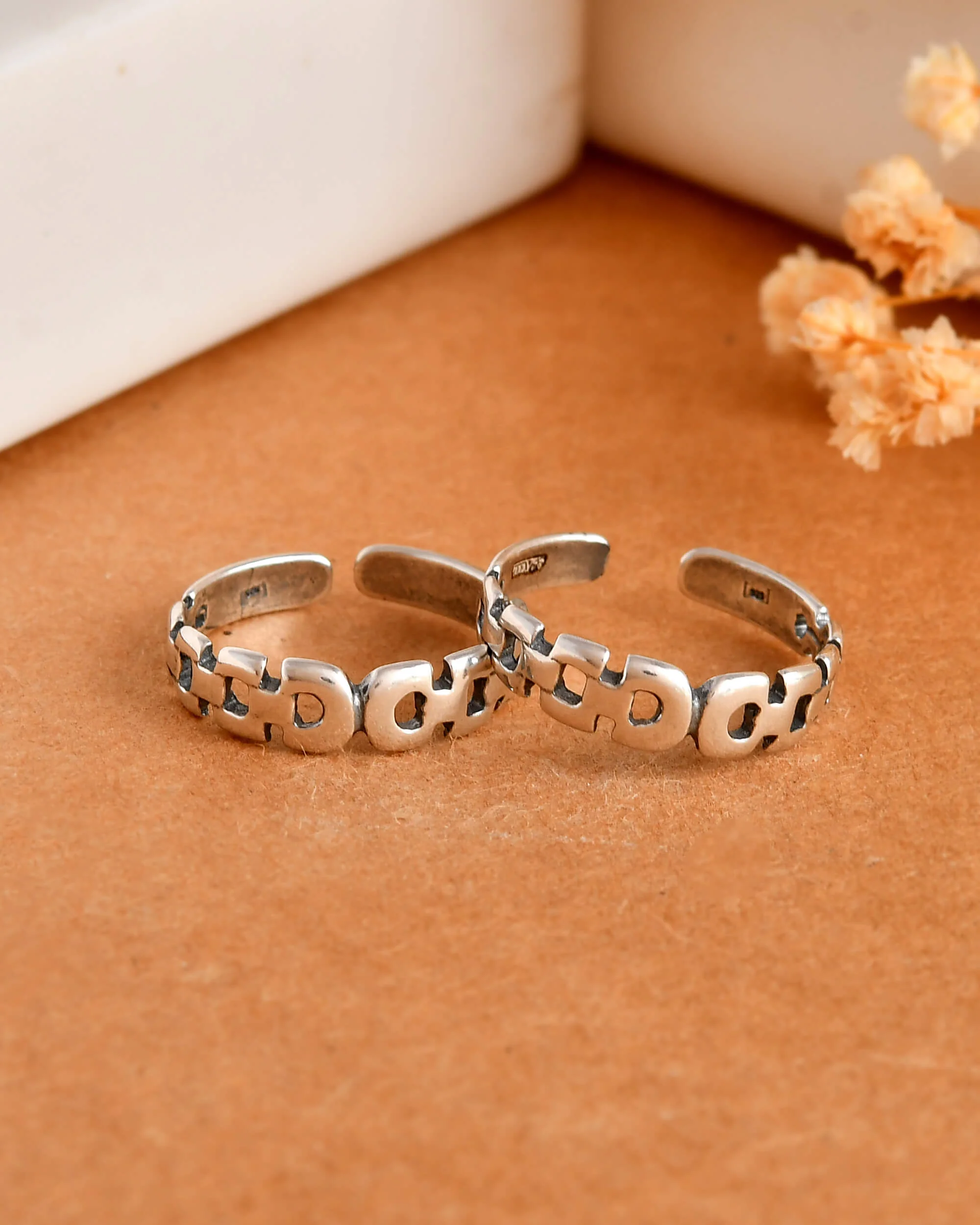 Link silver toe ring