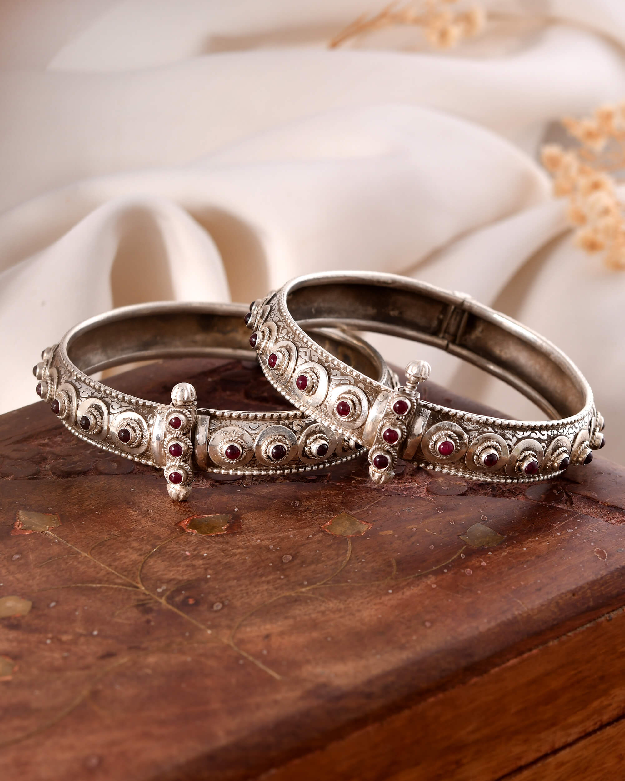 Maharani Motif Silver Bangle