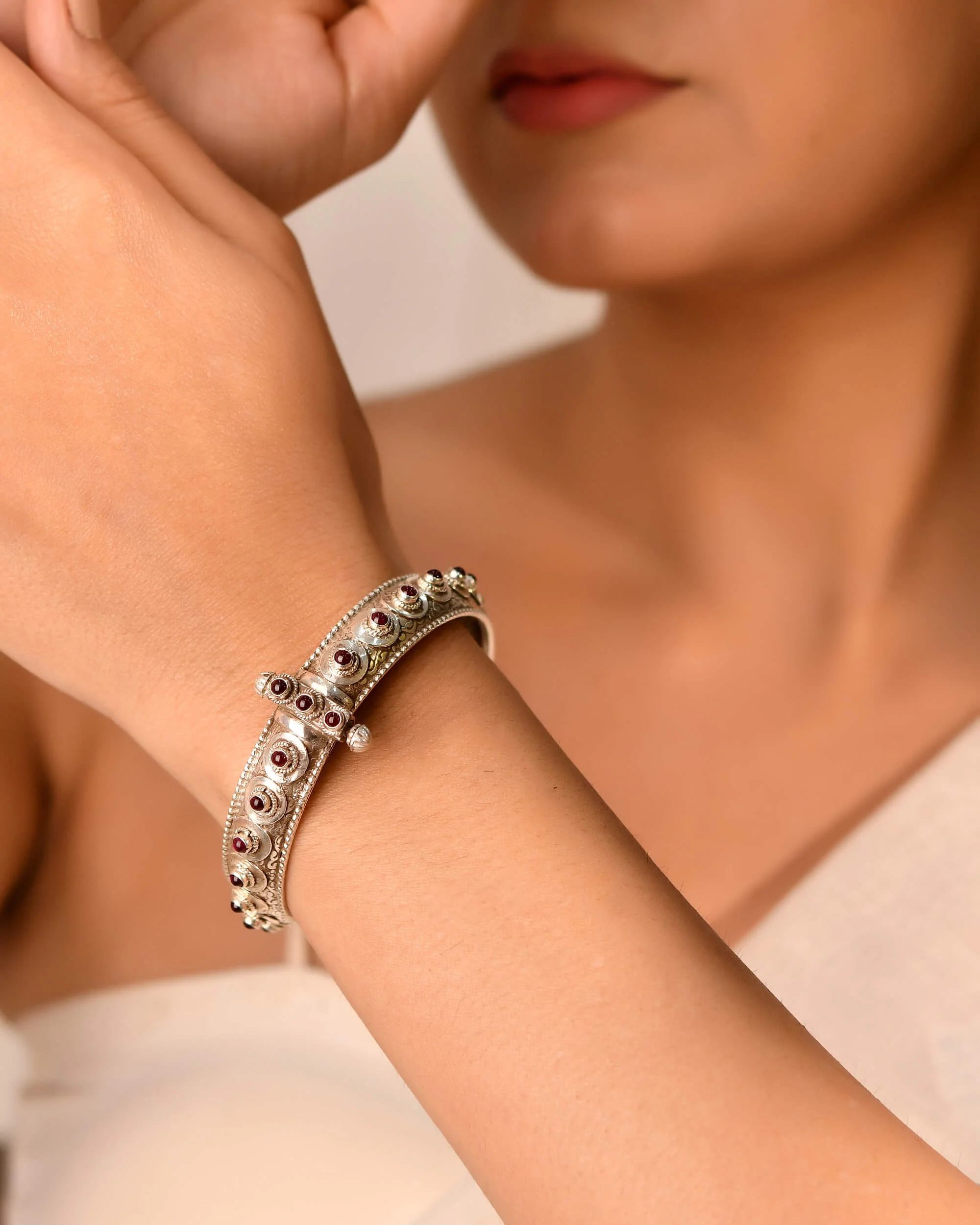 Maharani Motif Silver Bangle - Image 5