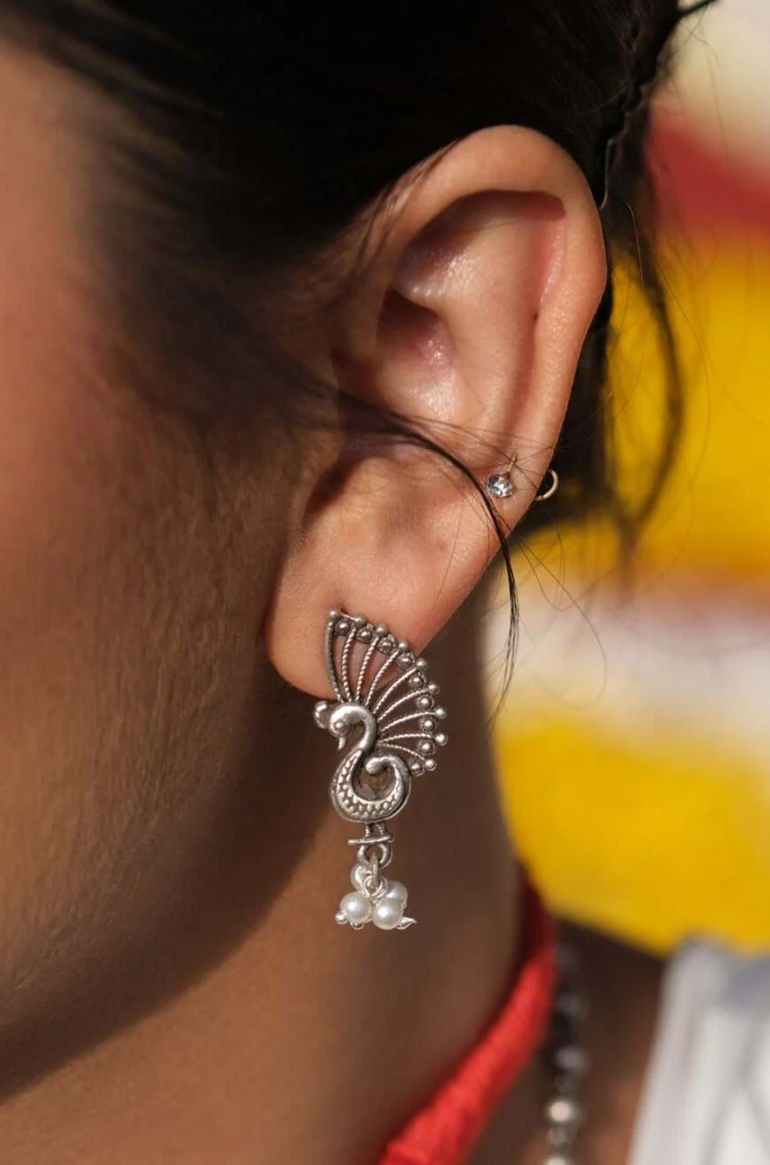 Mor pearl silver studs