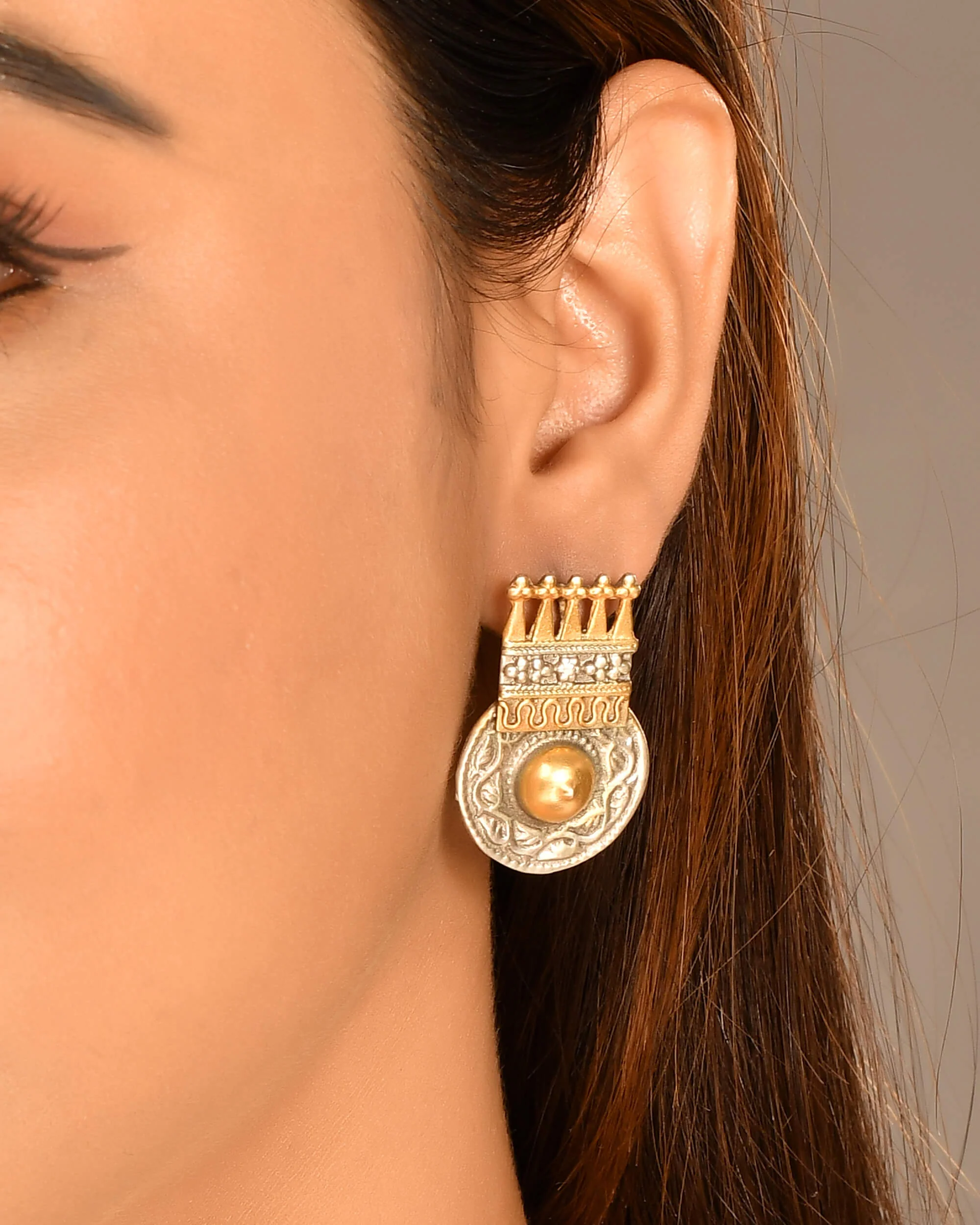 Mukut silver studs - Image 2