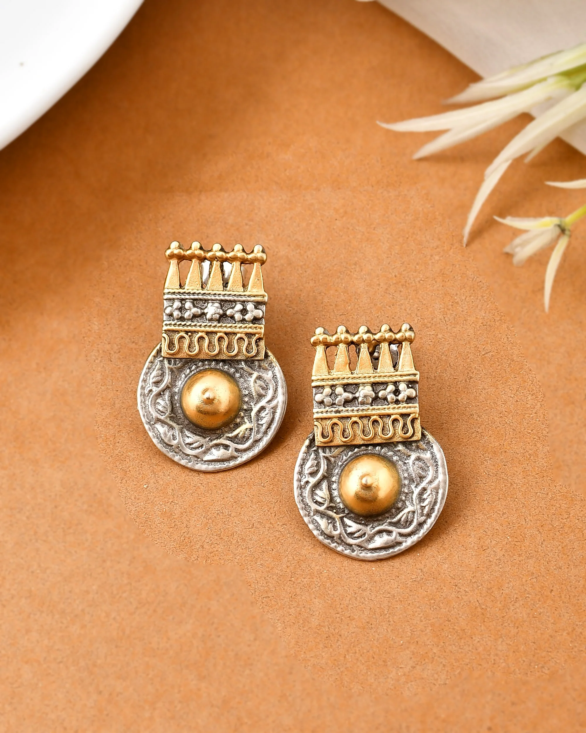 Mukut silver studs - Image 3