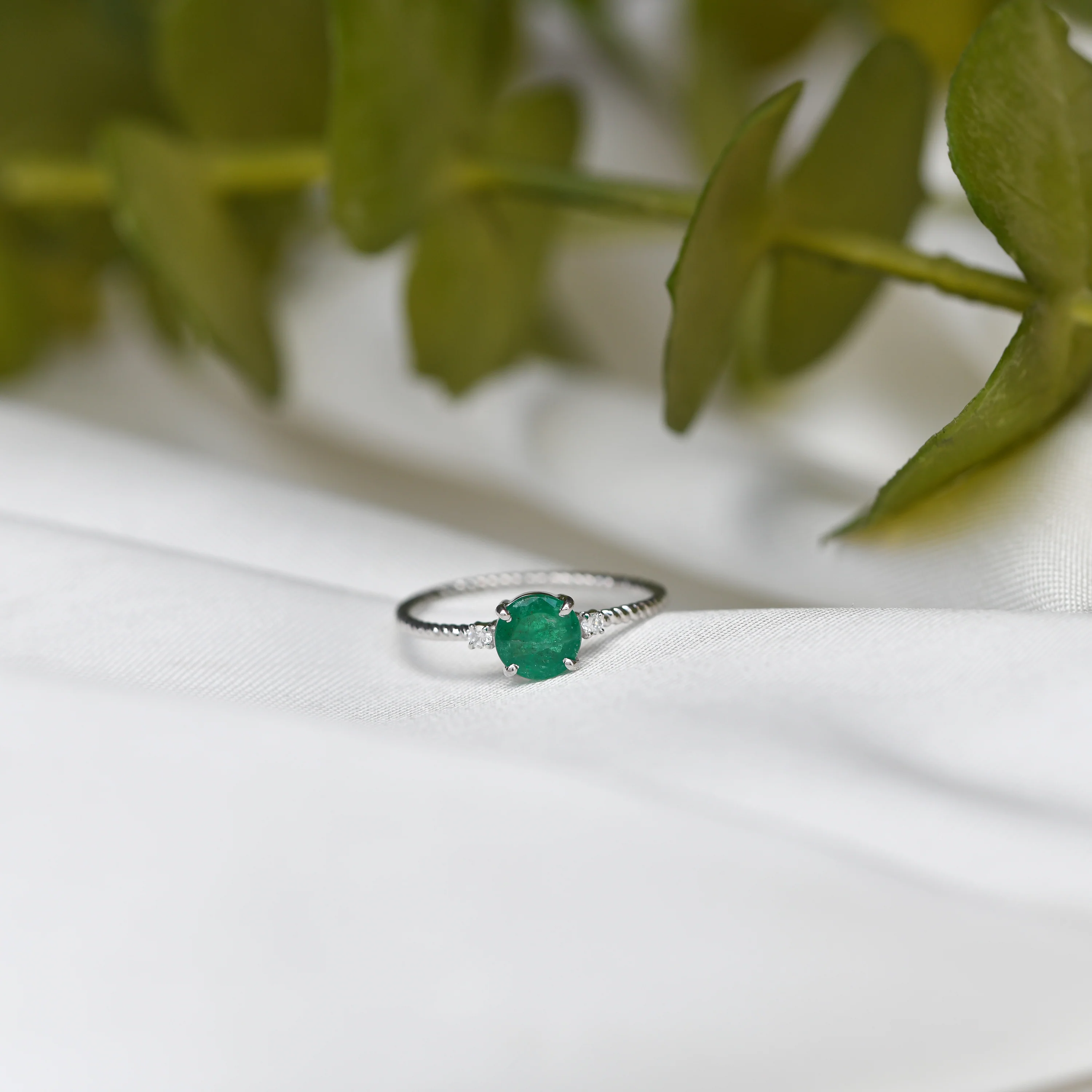Natural Emerald Ring - Image 4