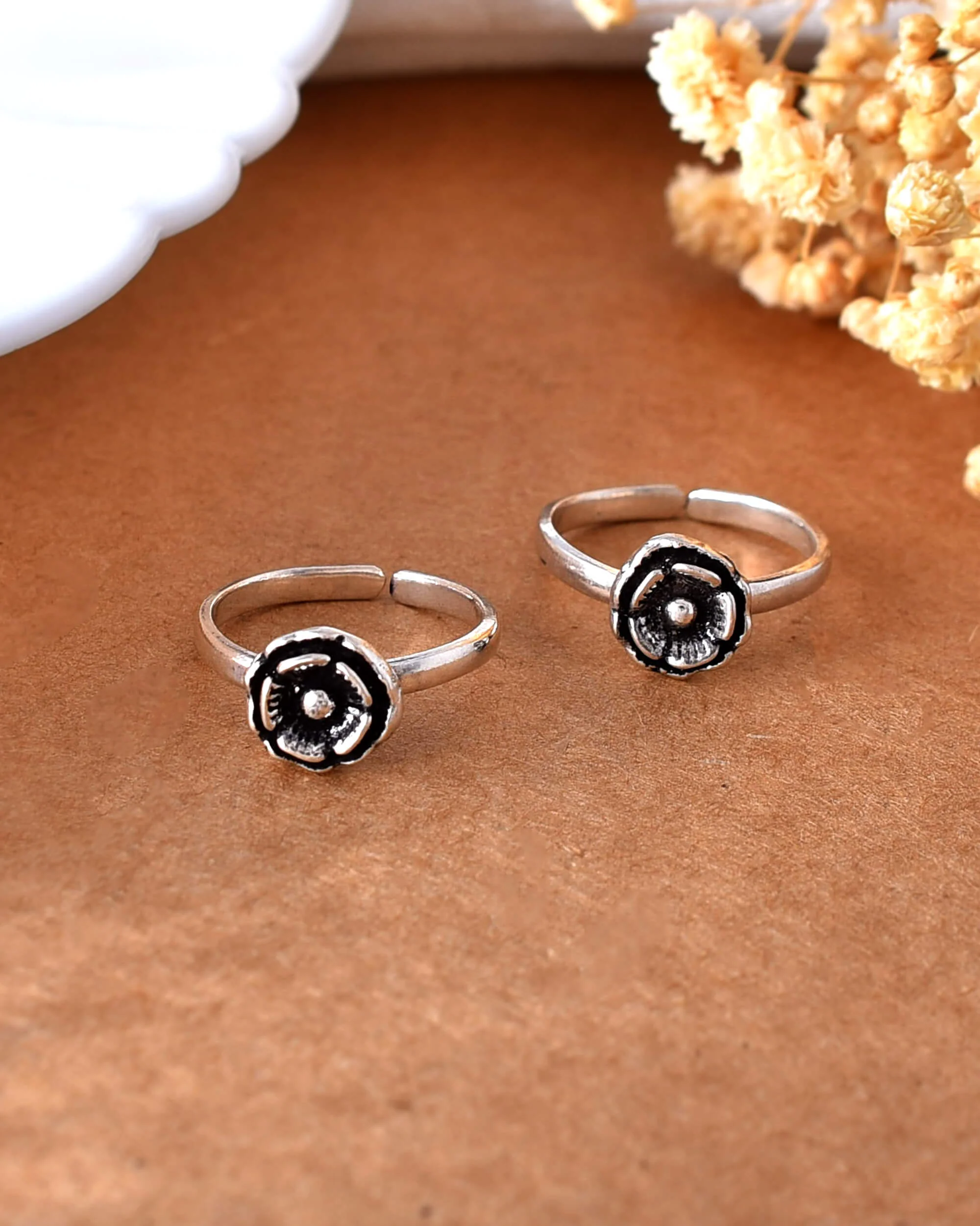Phool silver toe ring
