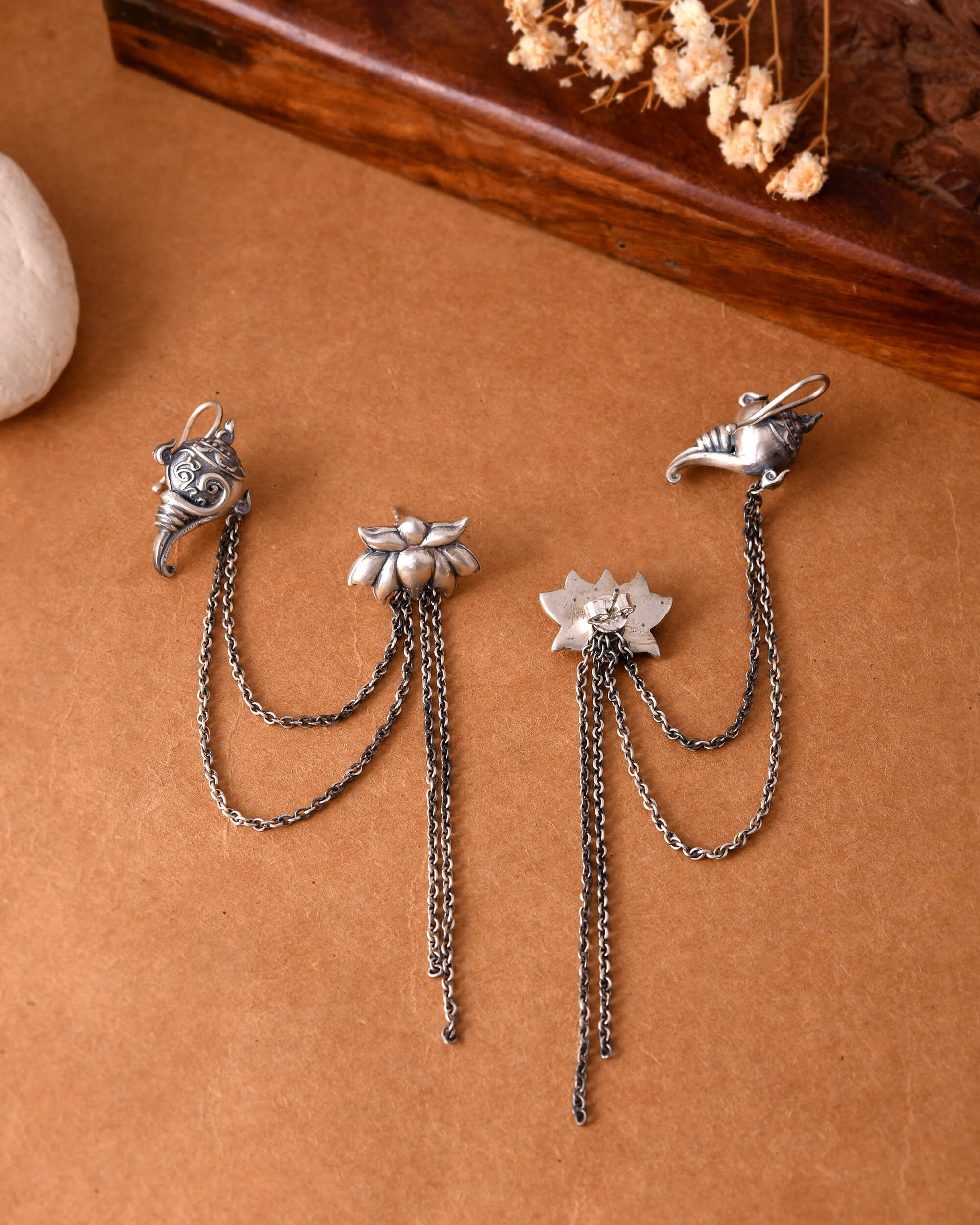 Pushp Silver stud with cuff - Image 4