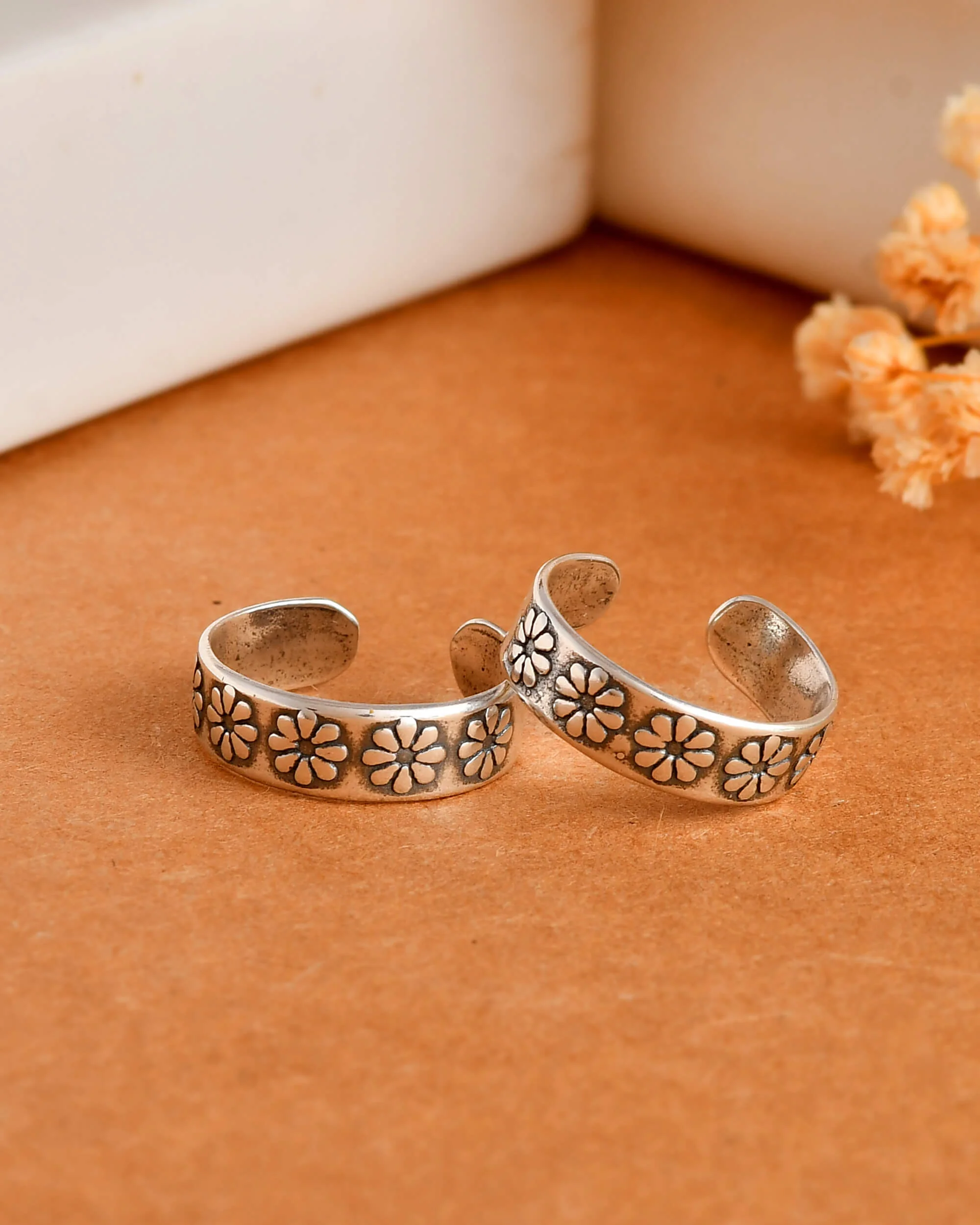 Pushpa silver toe ring