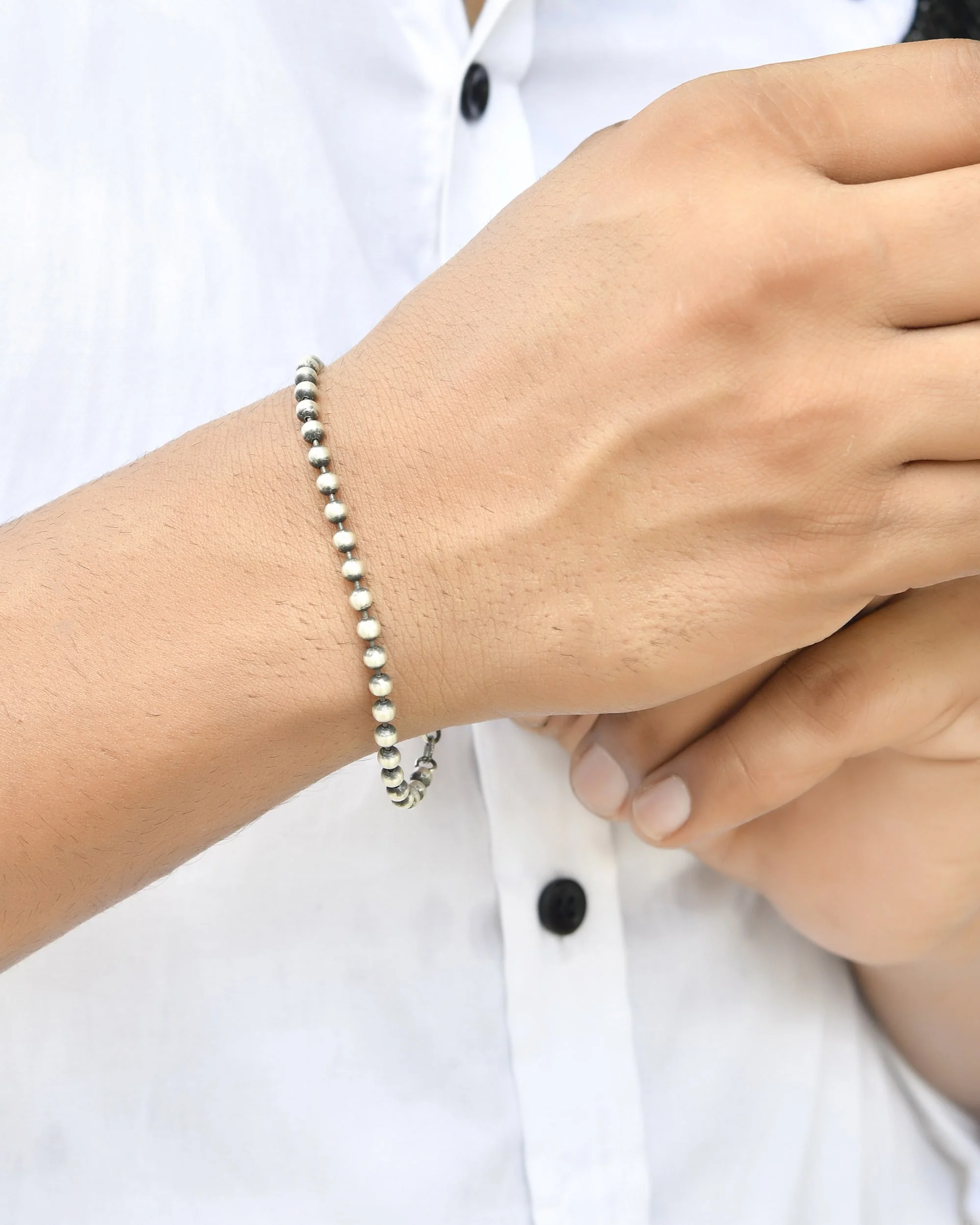 Round ball silver bracelet - Image 4