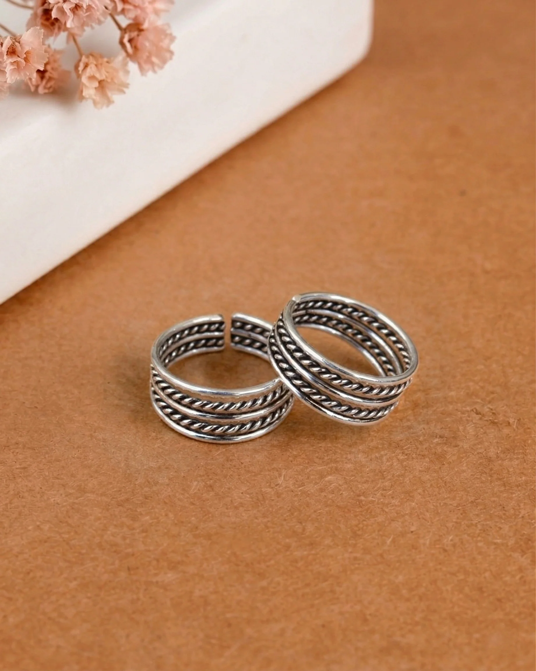 Rustic Twist Toe Ring - Image 3