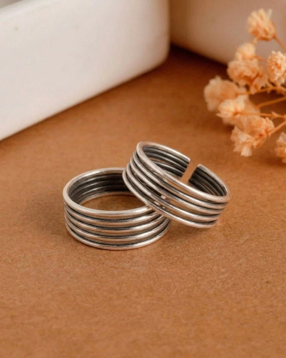 Sleek Toe Ring - Image 3