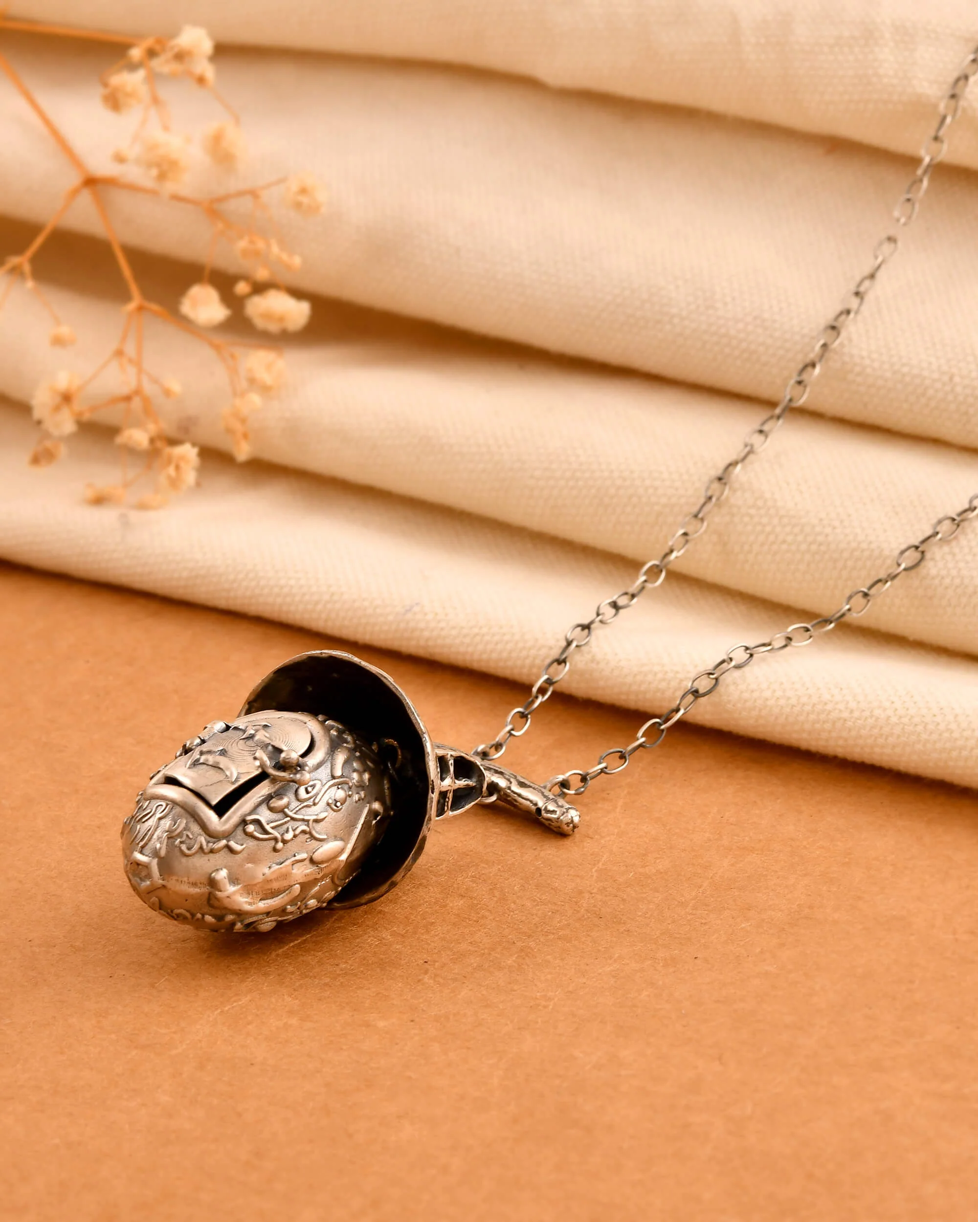 Tale Pendant - Image 4