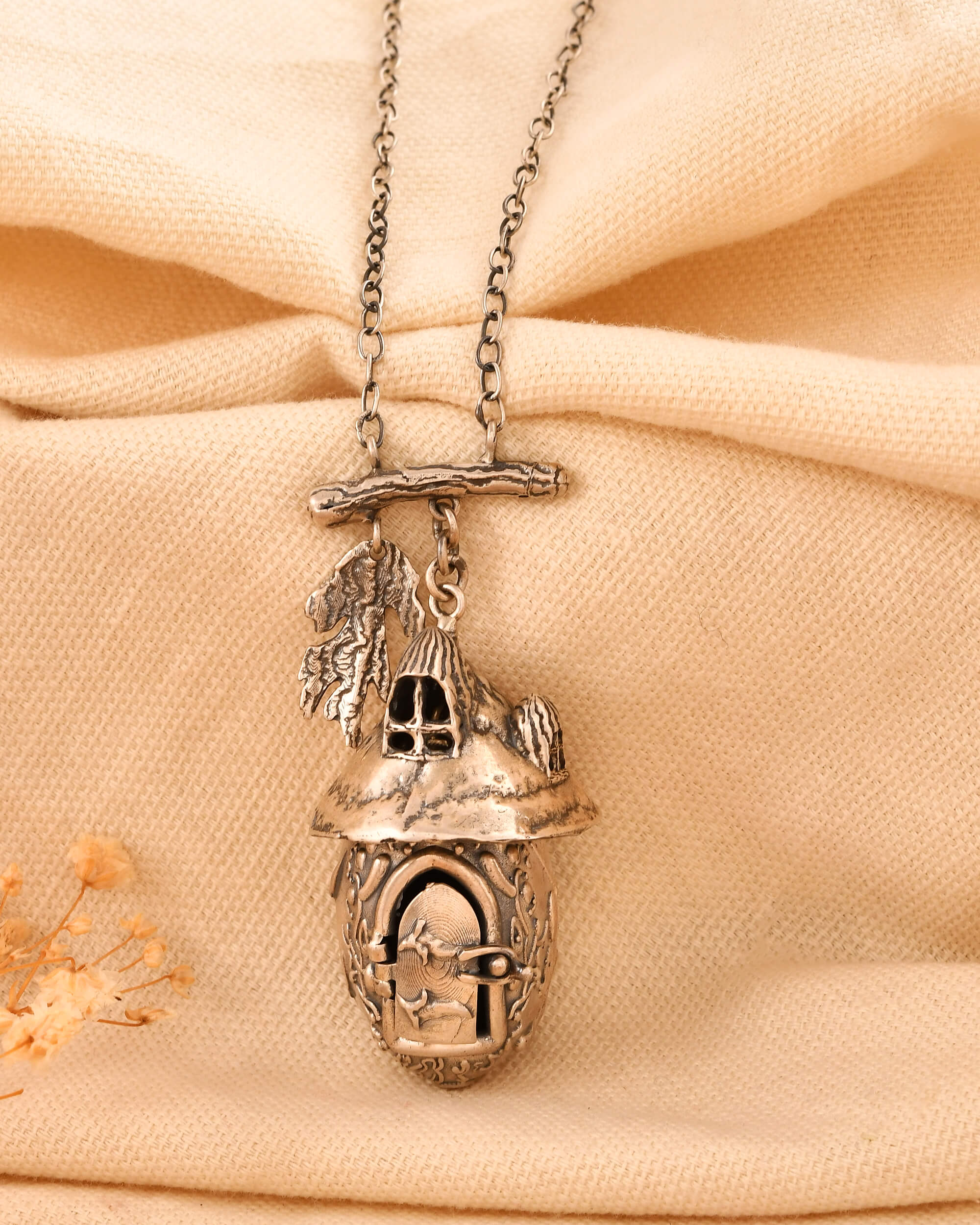 Tale Pendant - Image 5