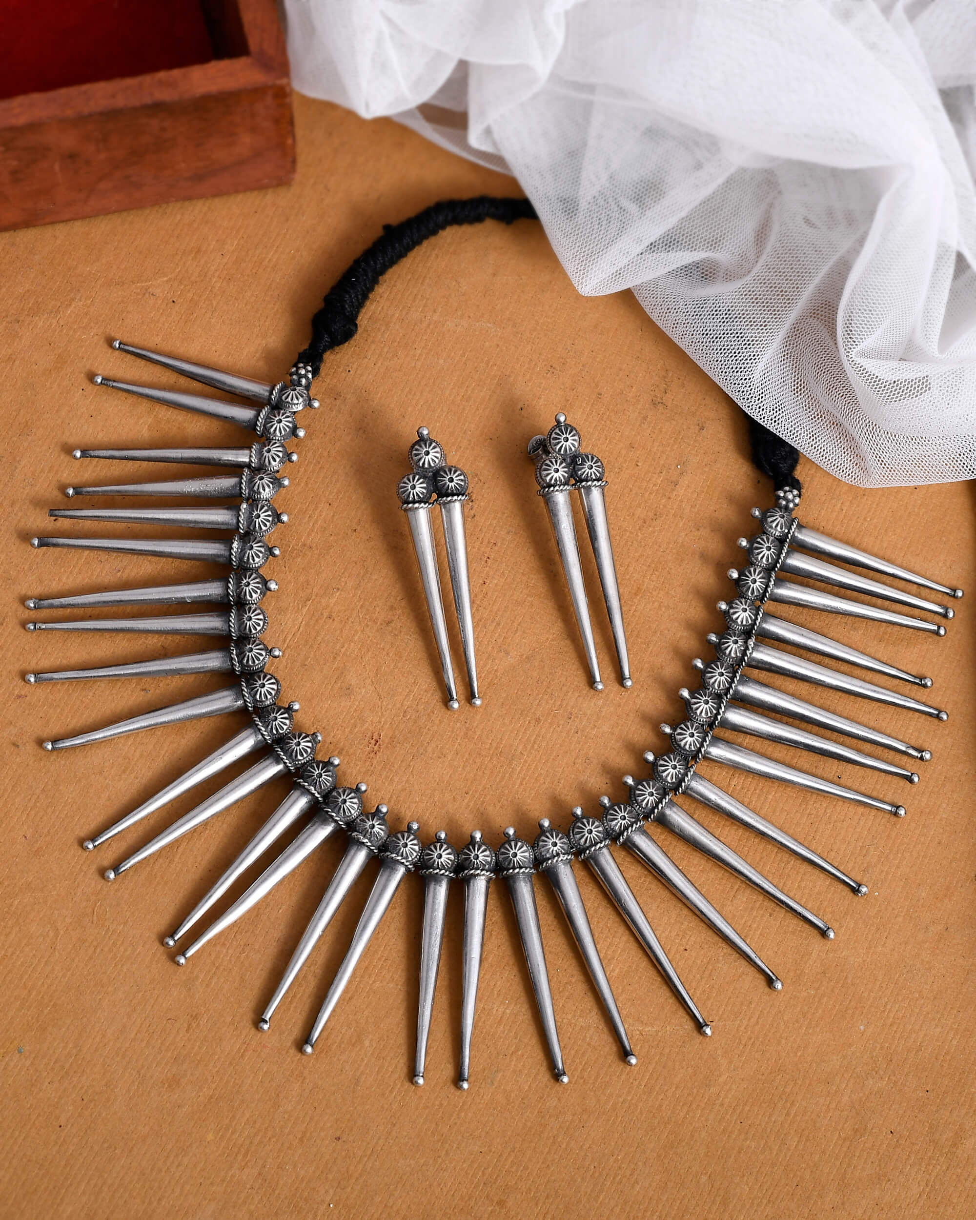 Tribal Silver Necklace With Earrings - Image 3