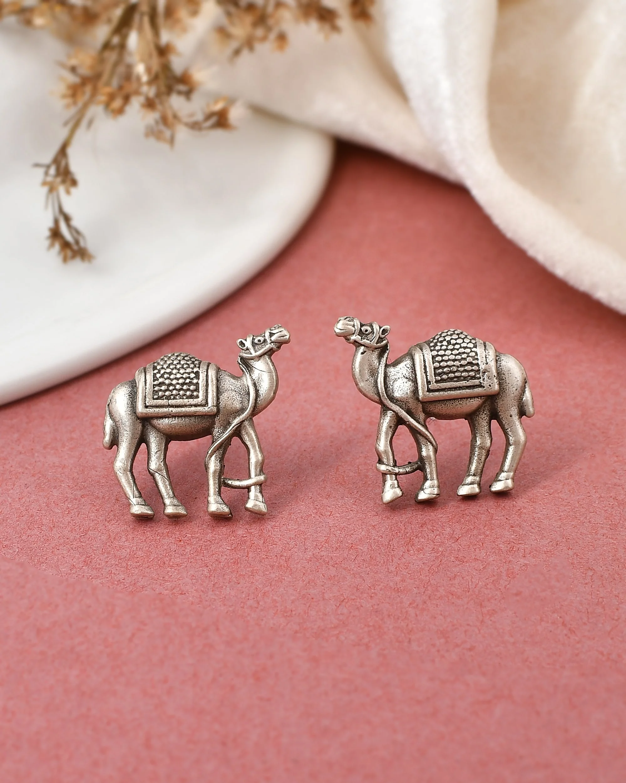 Ushtra silver studs - Image 3
